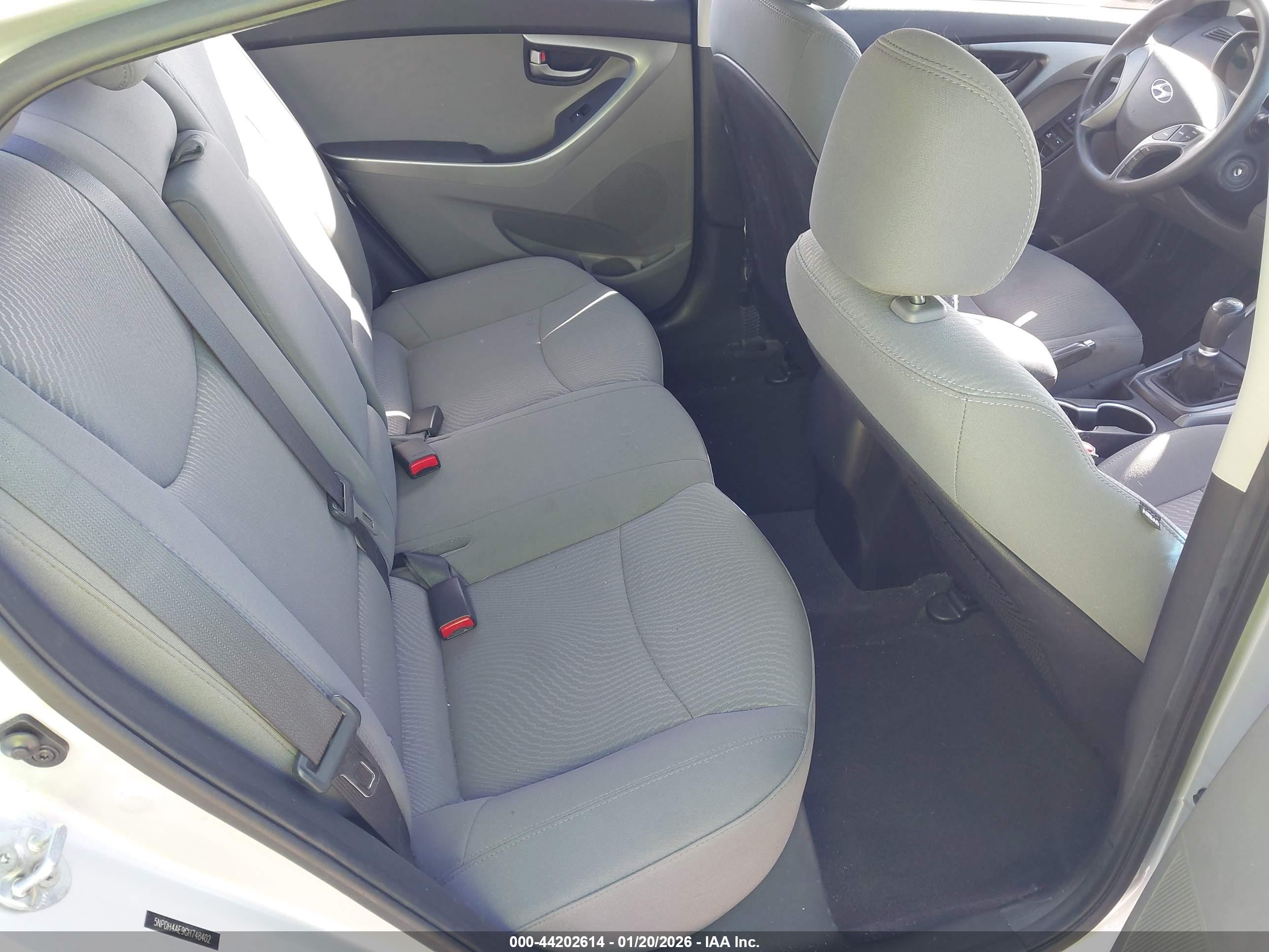 HYUNDAI ELANTRA image 8