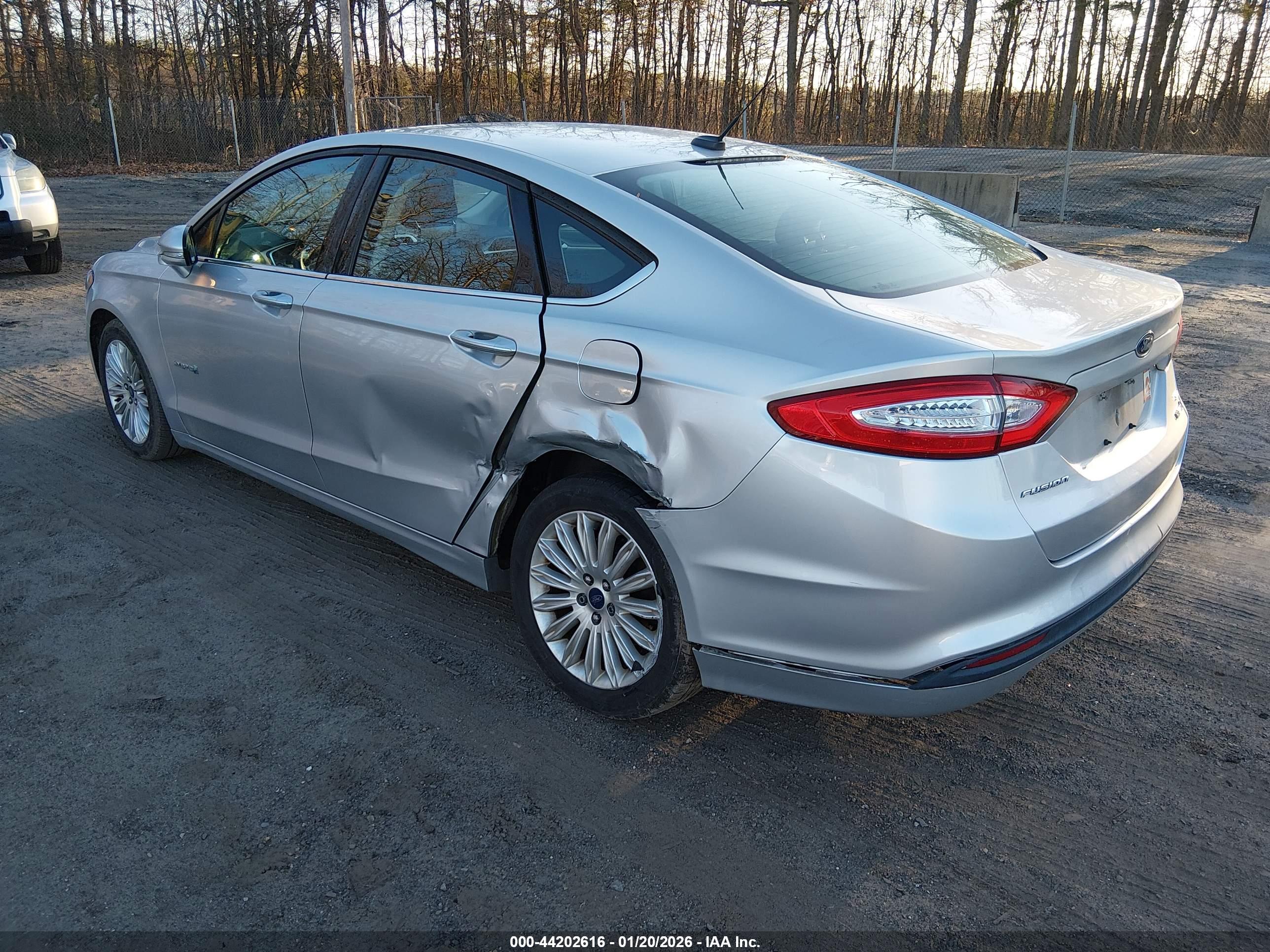 FORD FUSION image 3