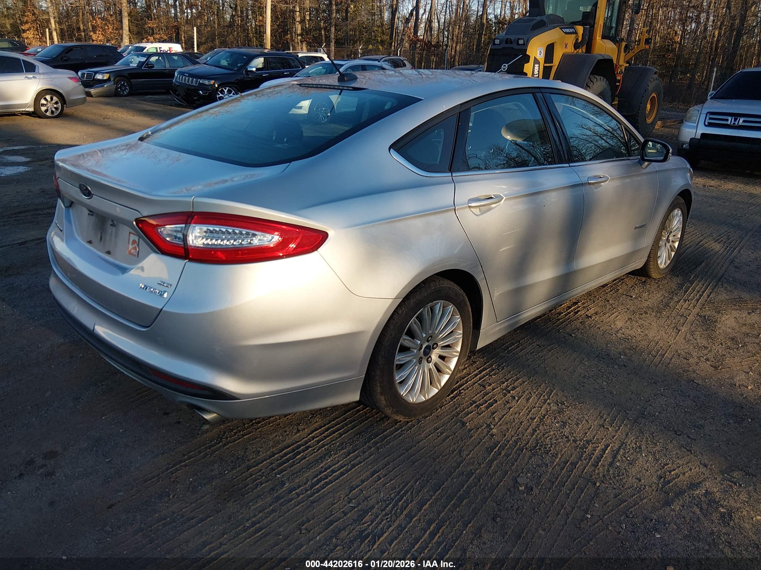 FORD FUSION image 4