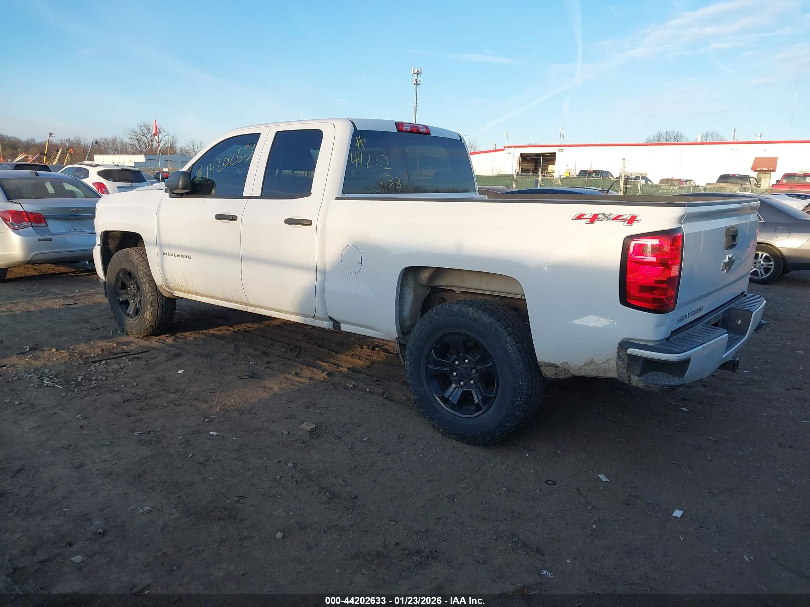 CHEVROLET SILVERADO image 3