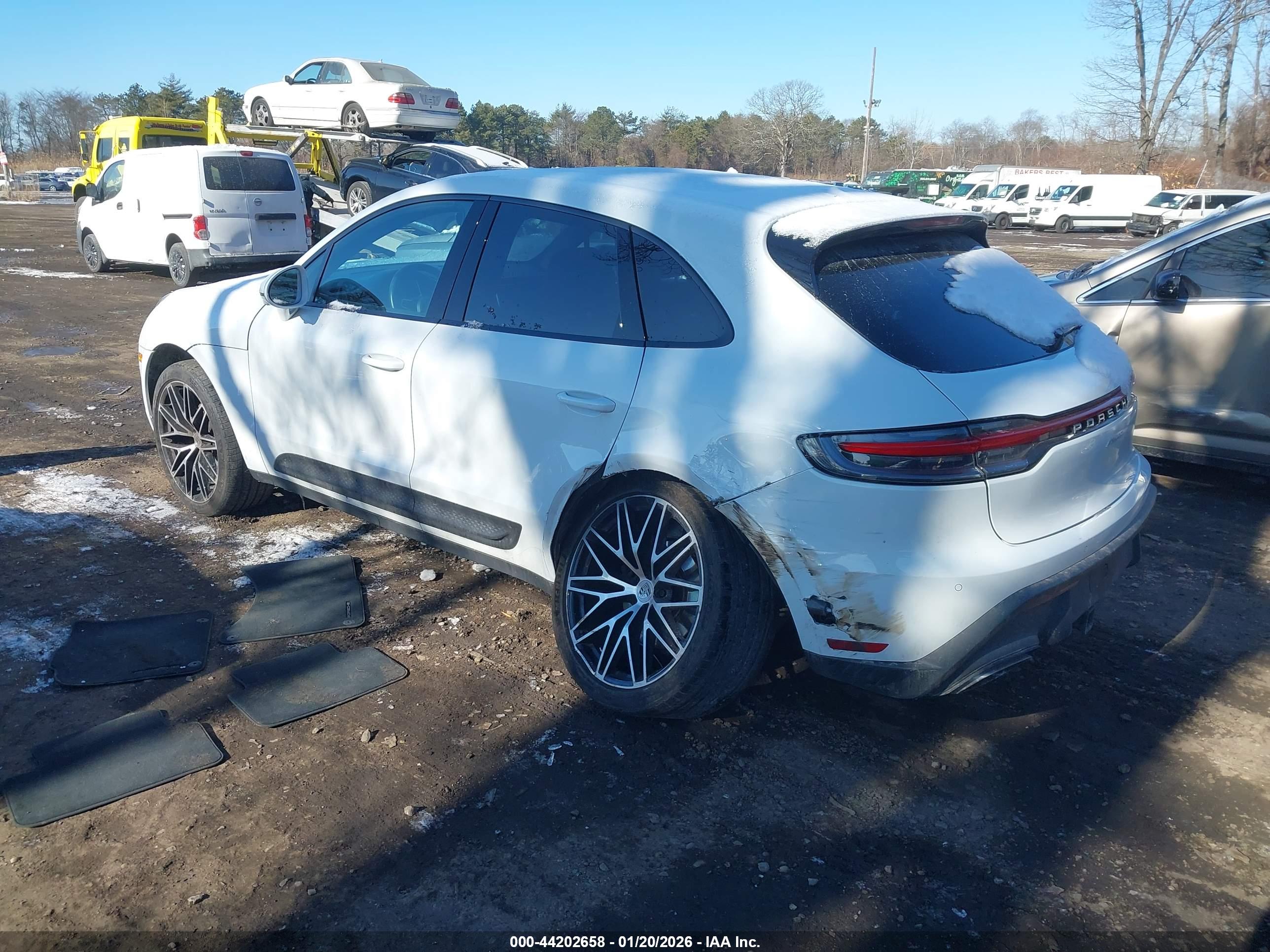 PORSCHE MACAN image 3