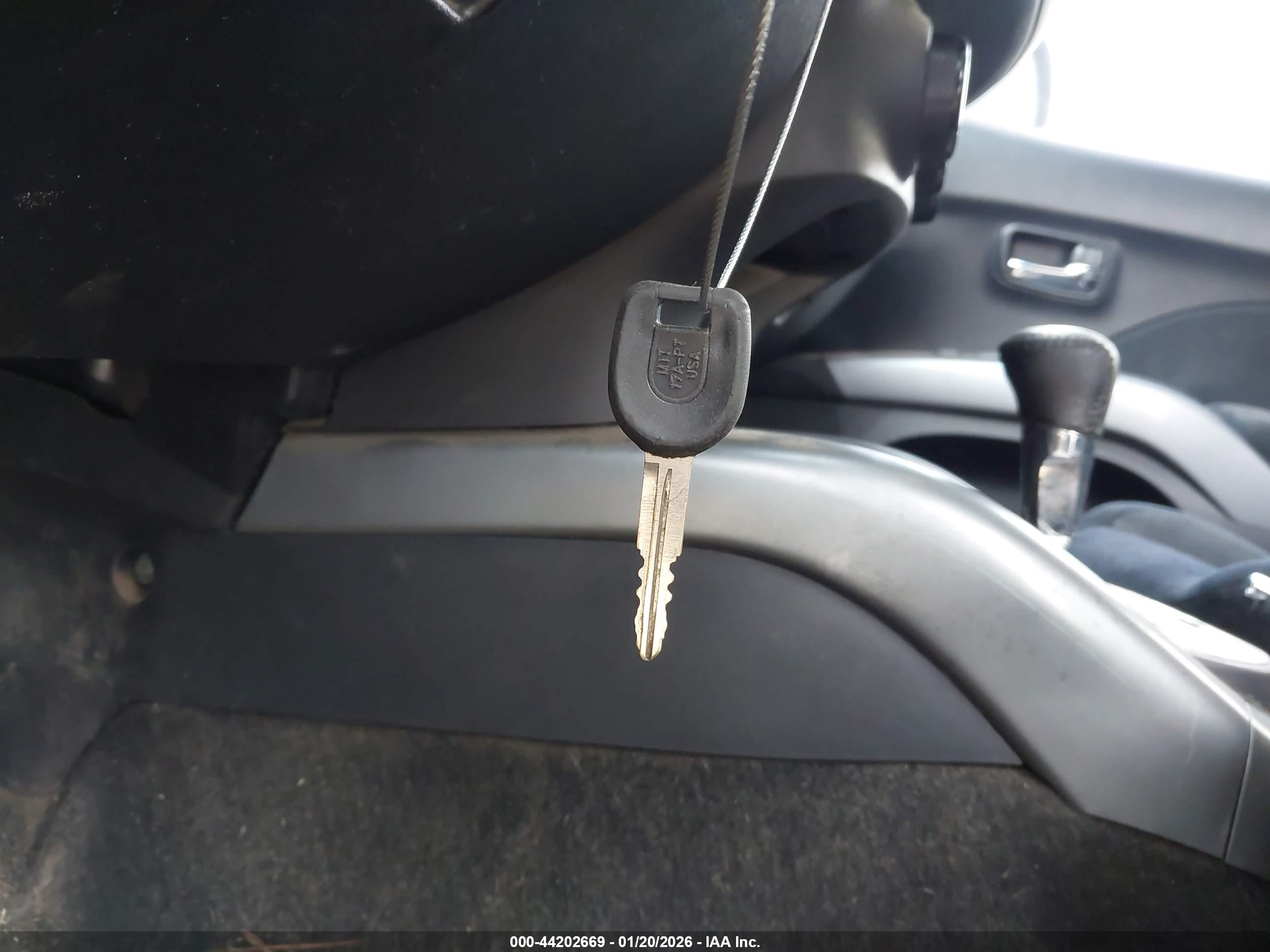 MITSUBISHI OUTLANDER image 11