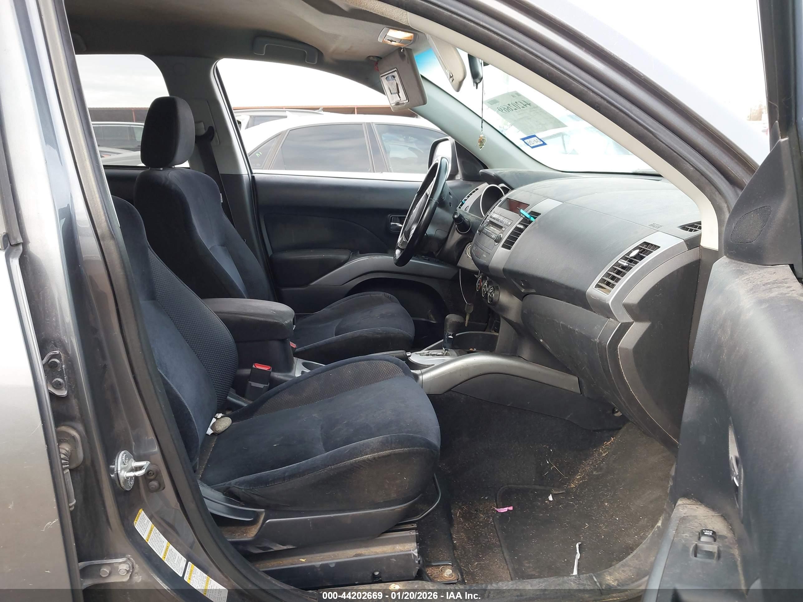 MITSUBISHI OUTLANDER image 5