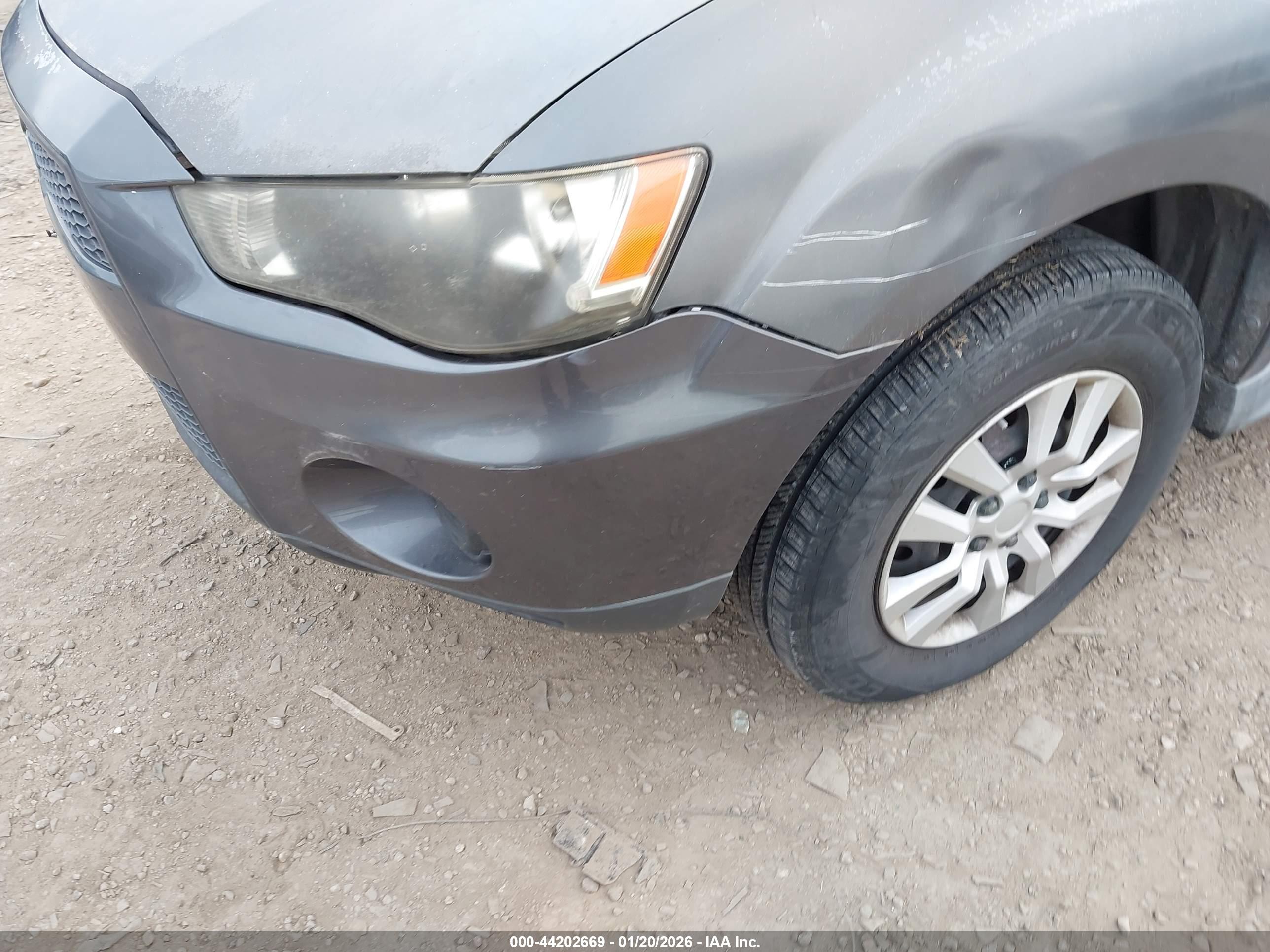 MITSUBISHI OUTLANDER image 6
