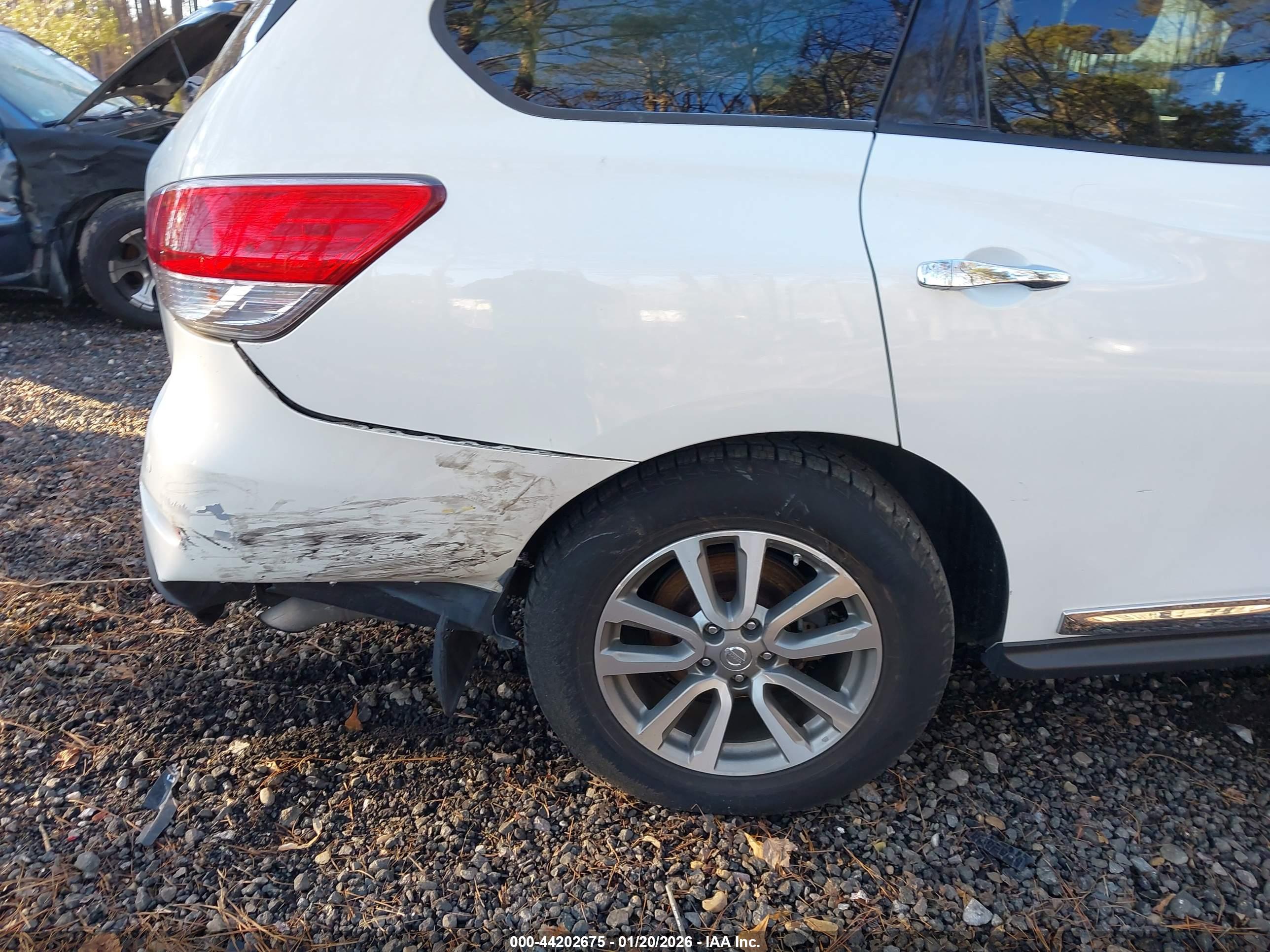 NISSAN PATHFINDER image 6