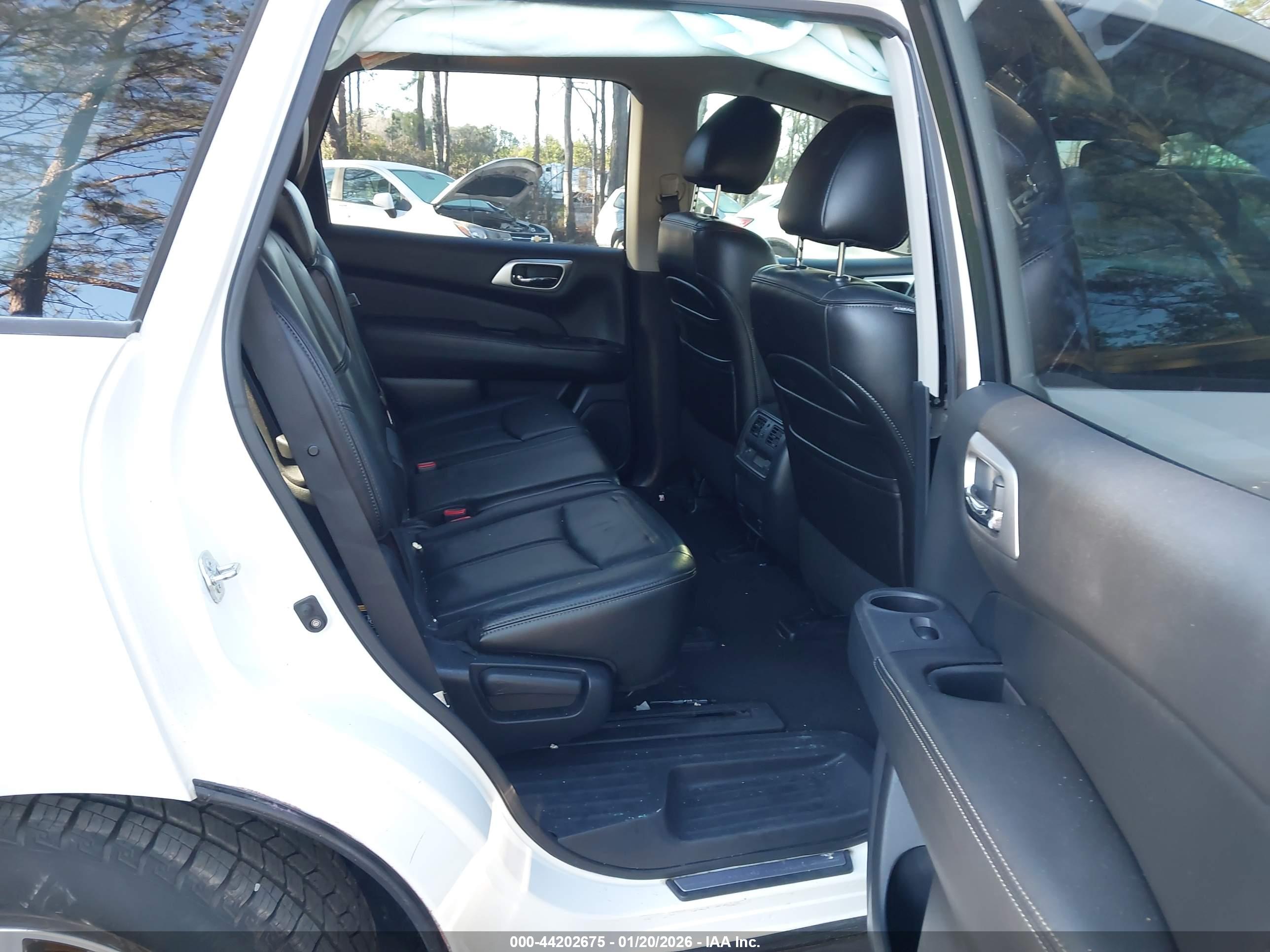 NISSAN PATHFINDER image 8