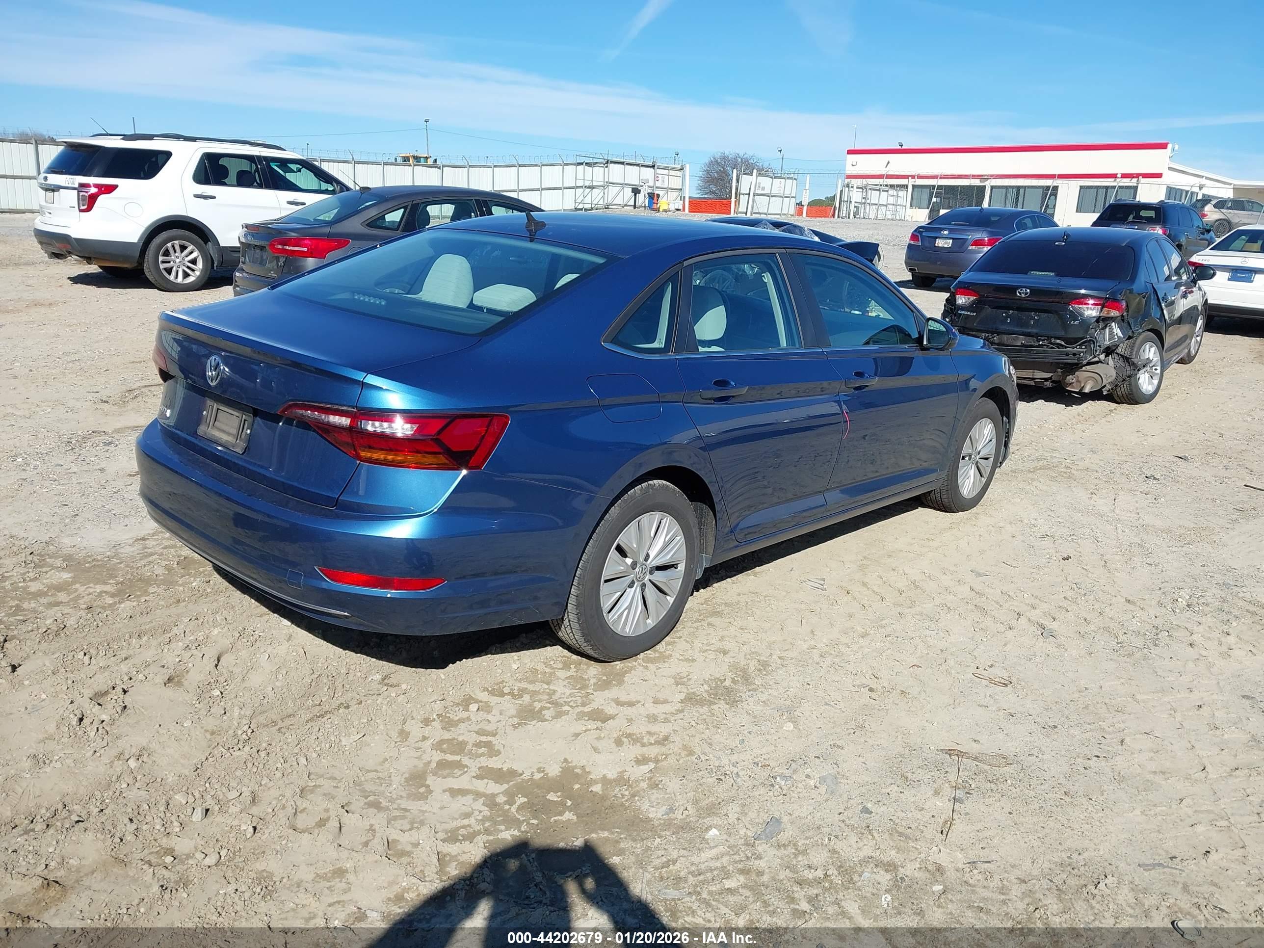 VOLKSWAGEN JETTA image 4