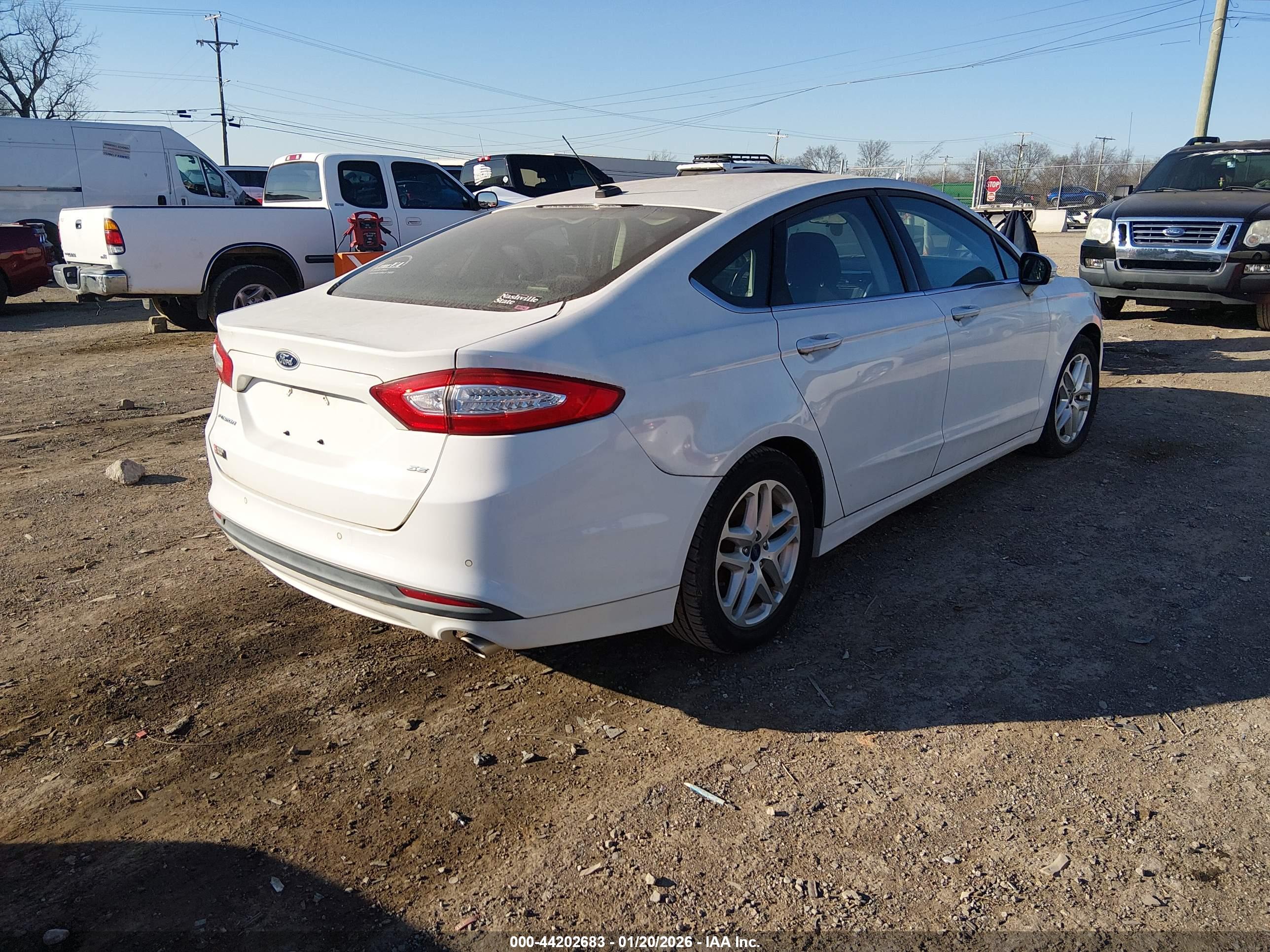 FORD FUSION image 4