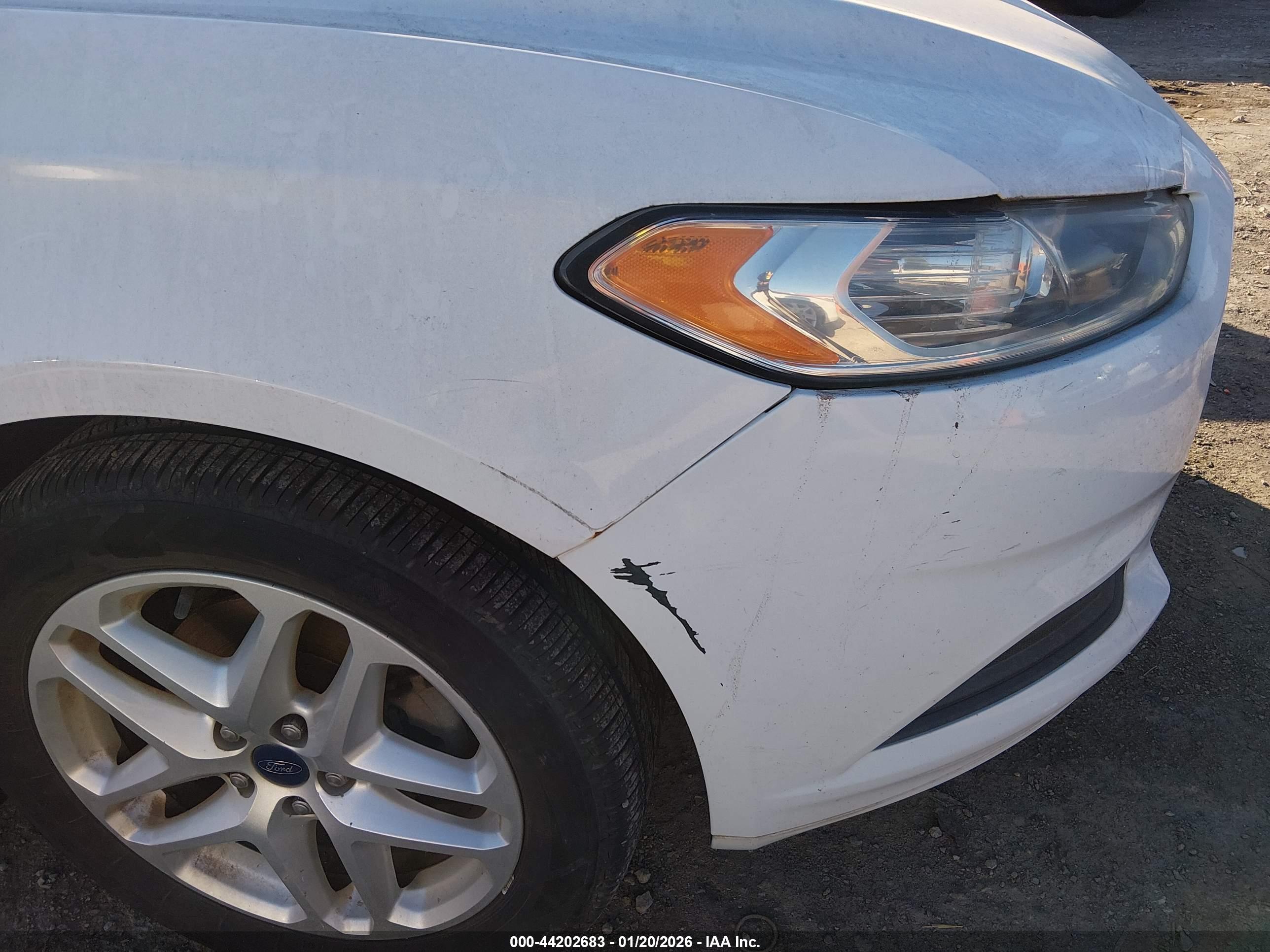 FORD FUSION image 6