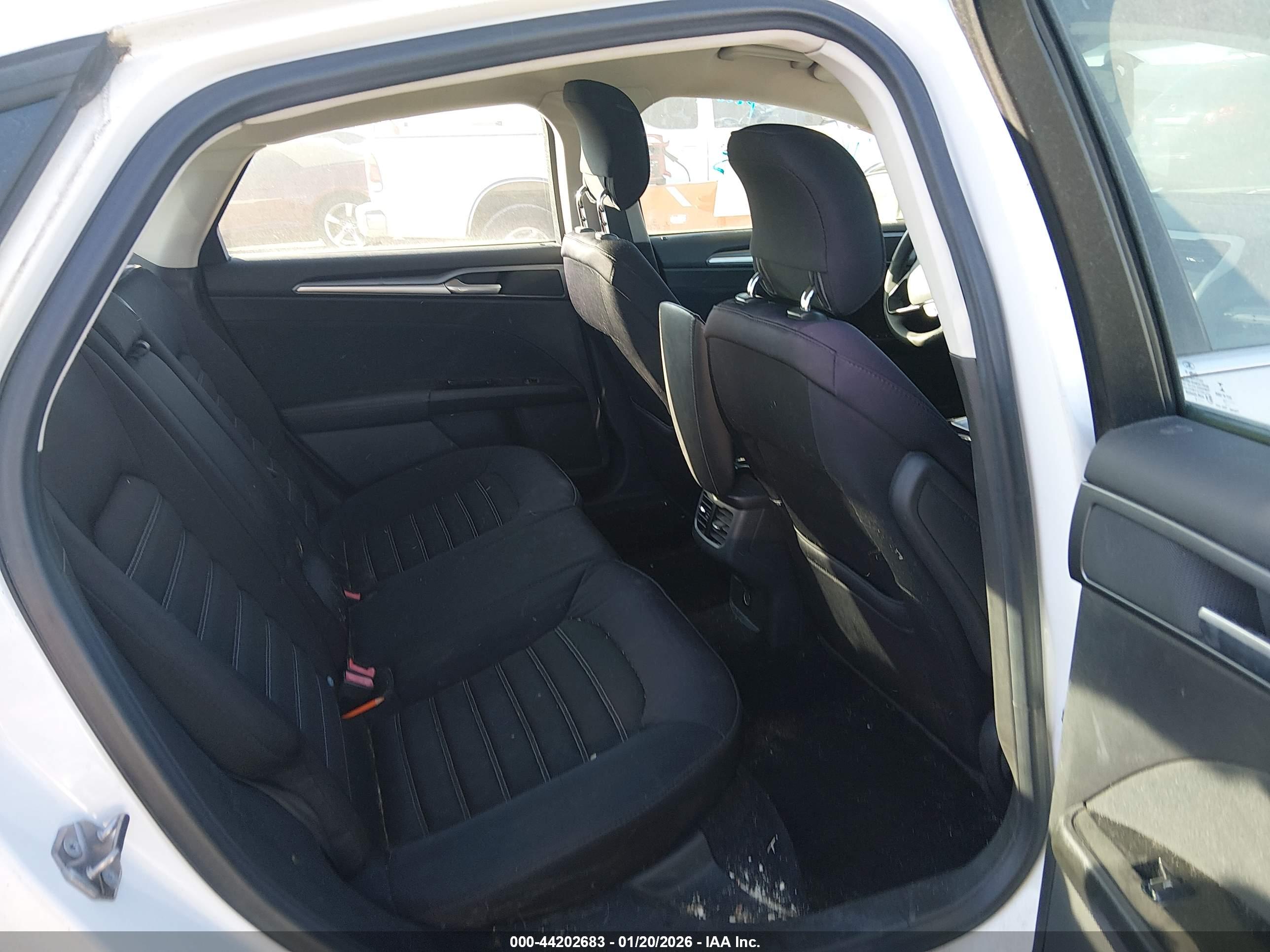 FORD FUSION image 8