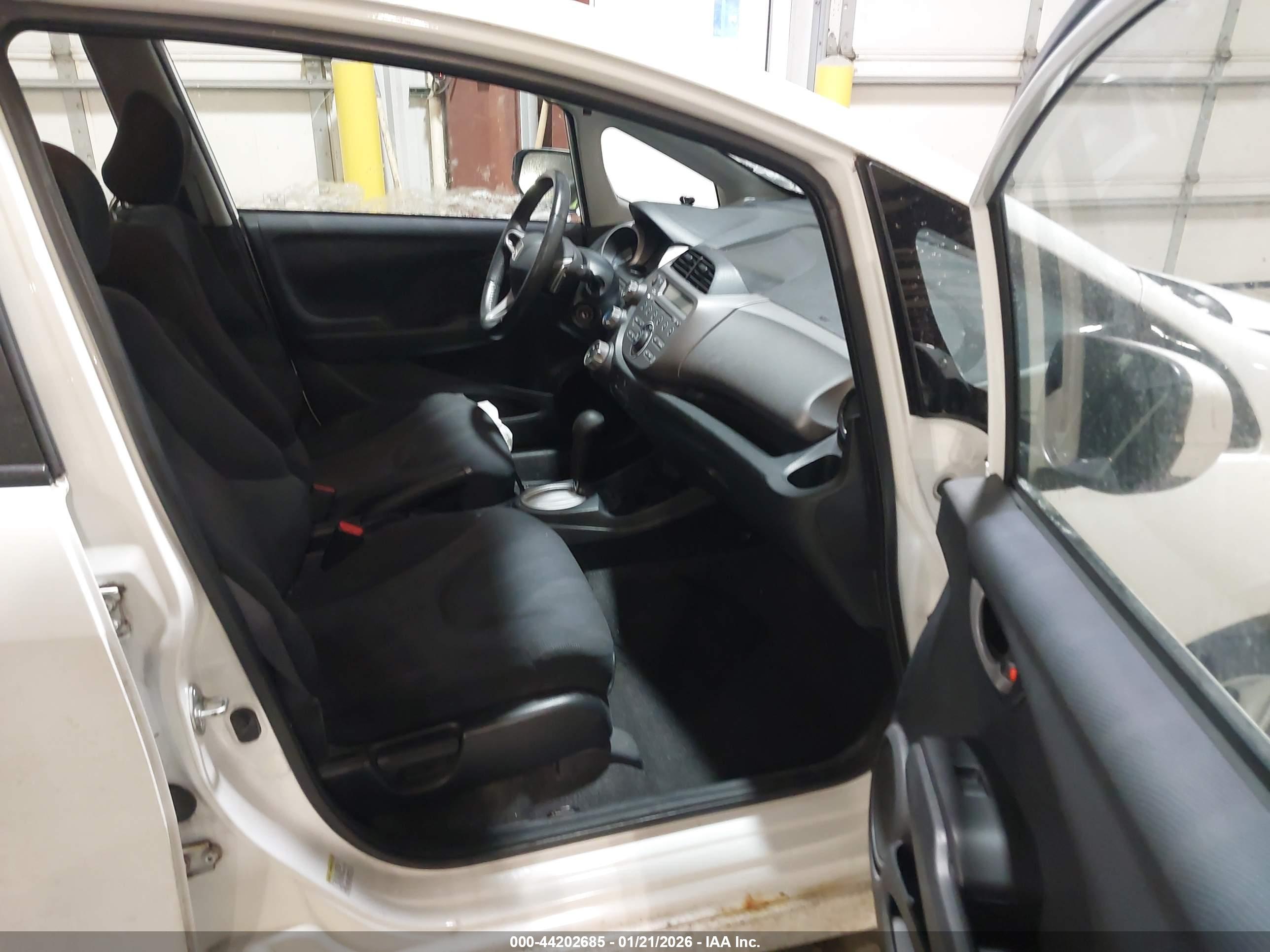 HONDA FIT image 5