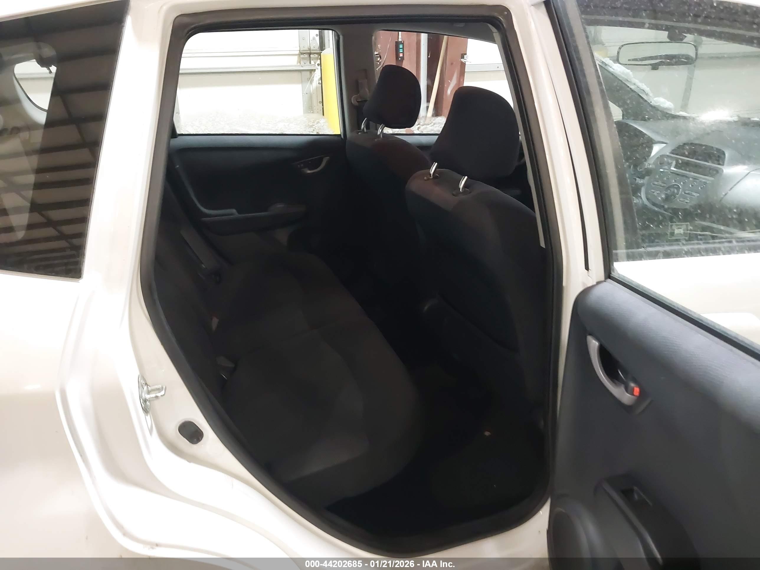 HONDA FIT image 8