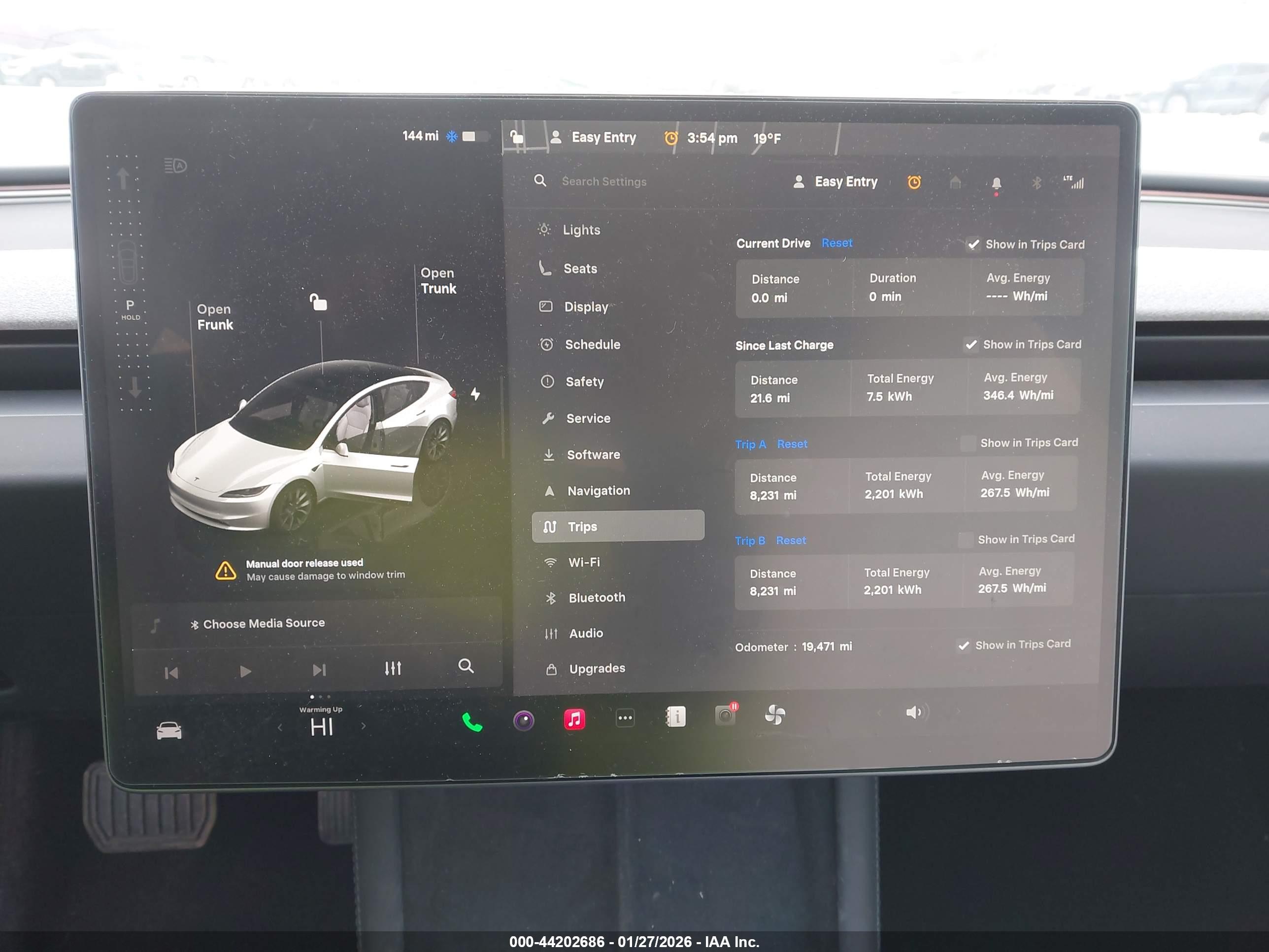 TESLA MODEL image 7
