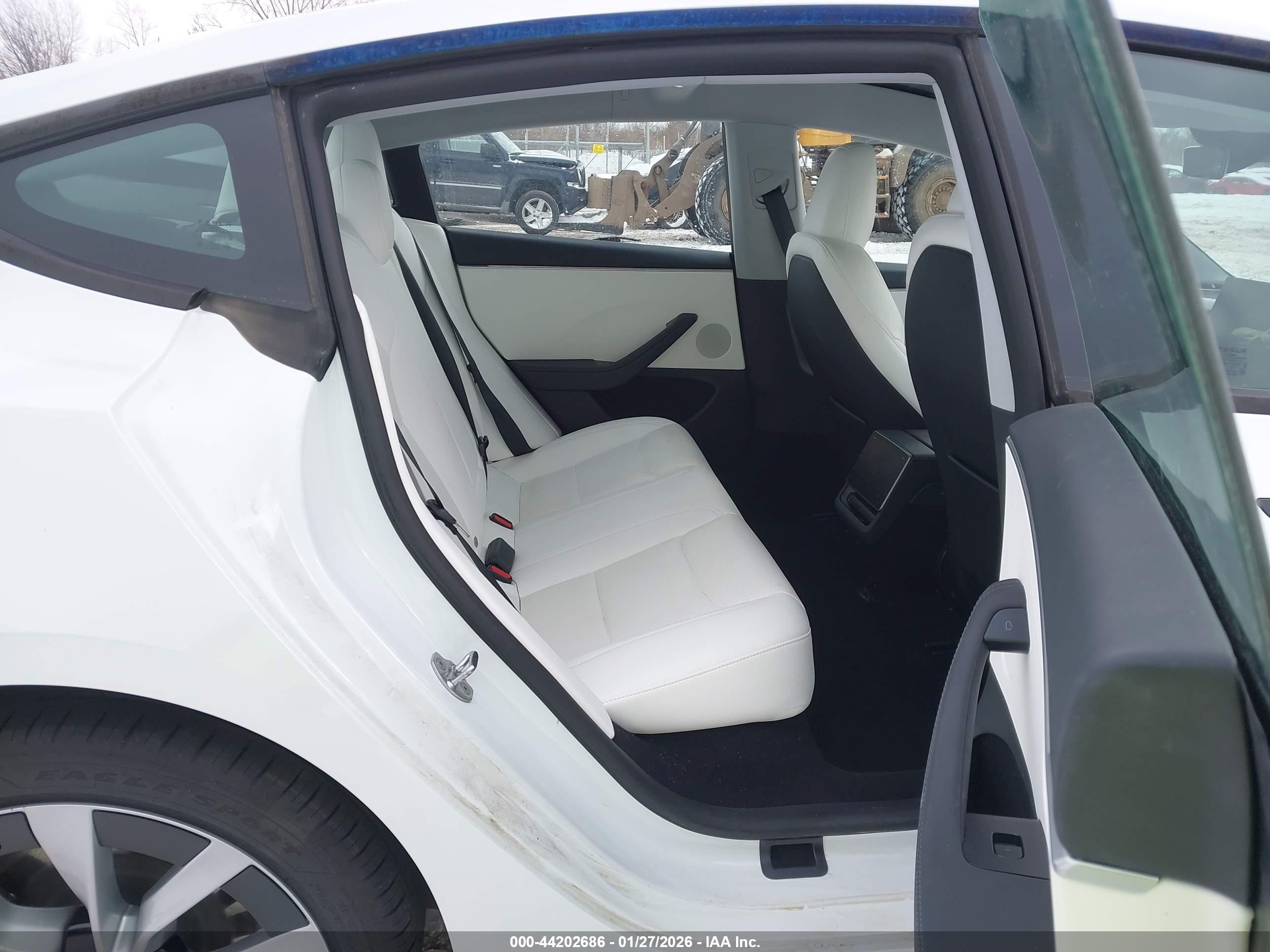 TESLA MODEL image 8