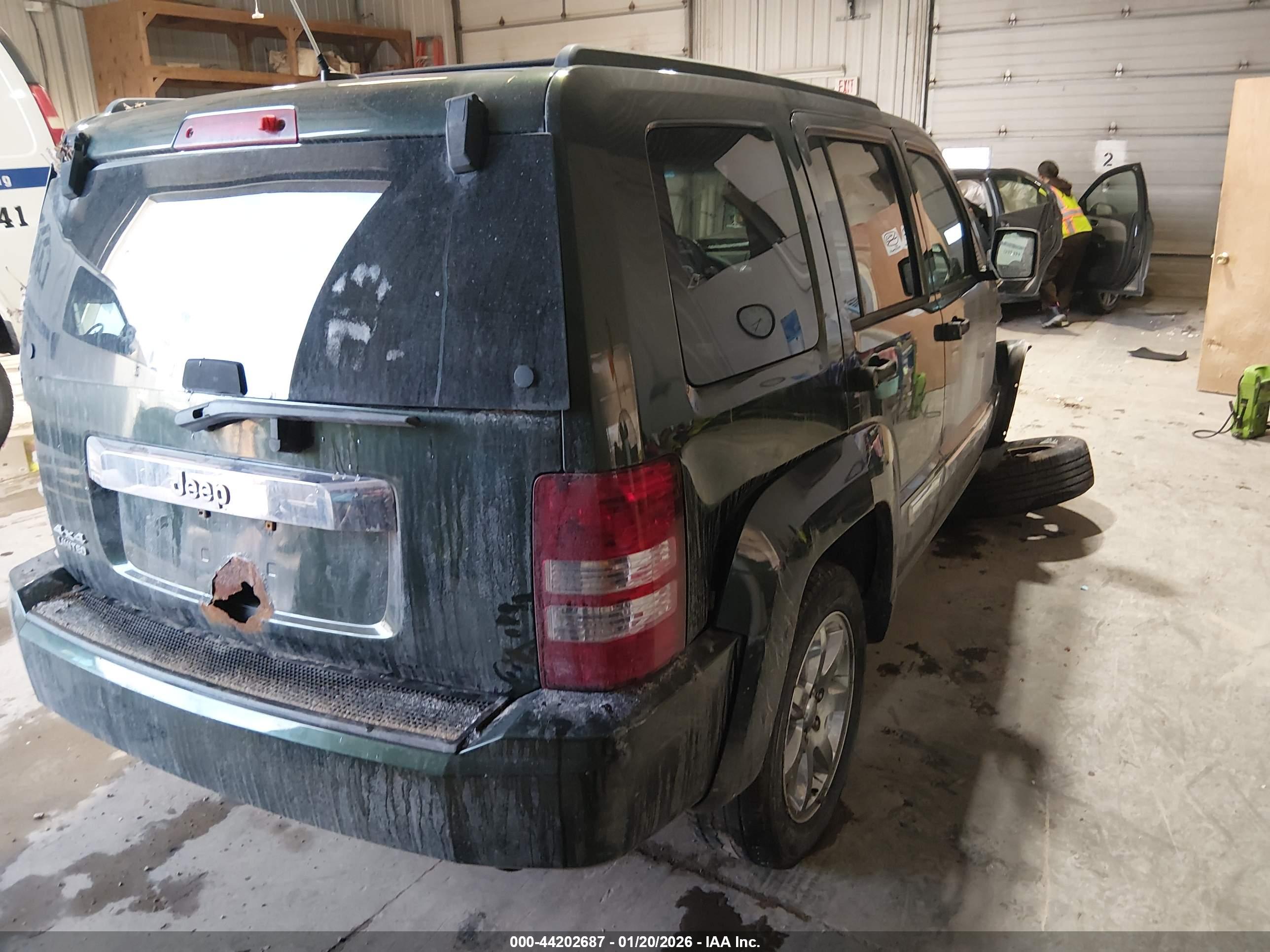 JEEP LIBERTY image 4