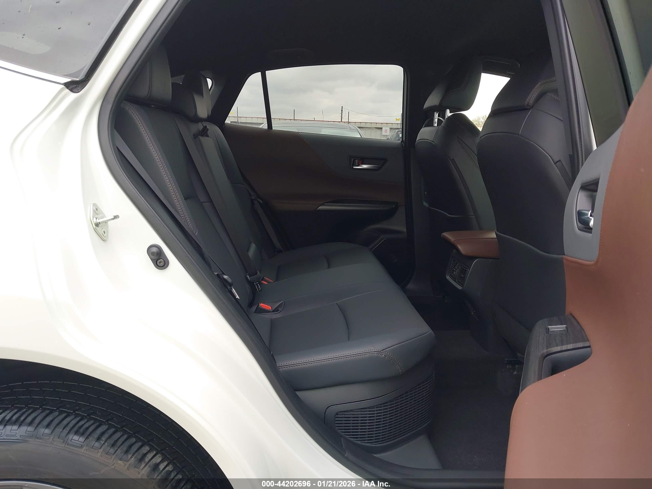 TOYOTA VENZA image 8