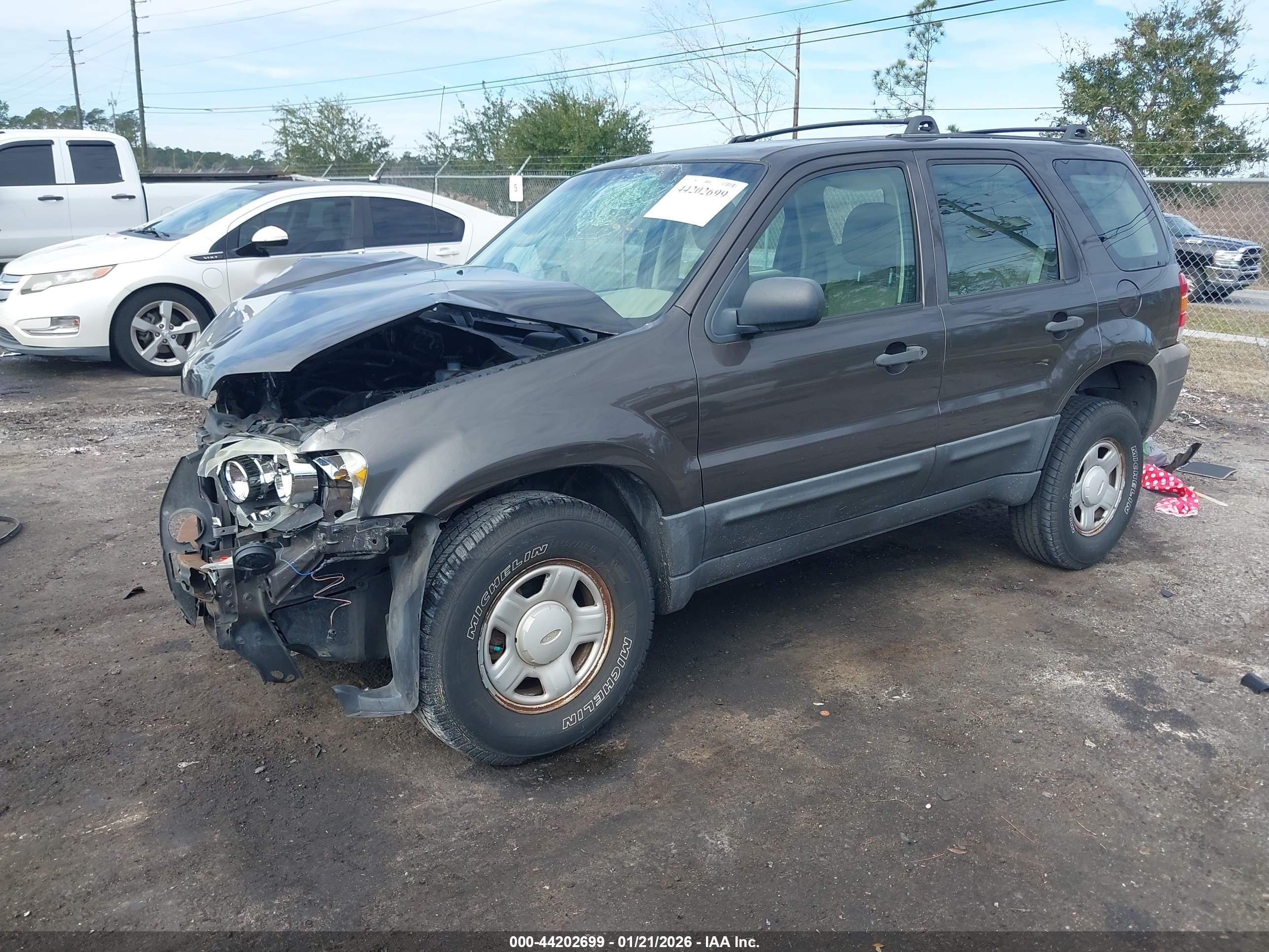FORD ESCAPE image 2
