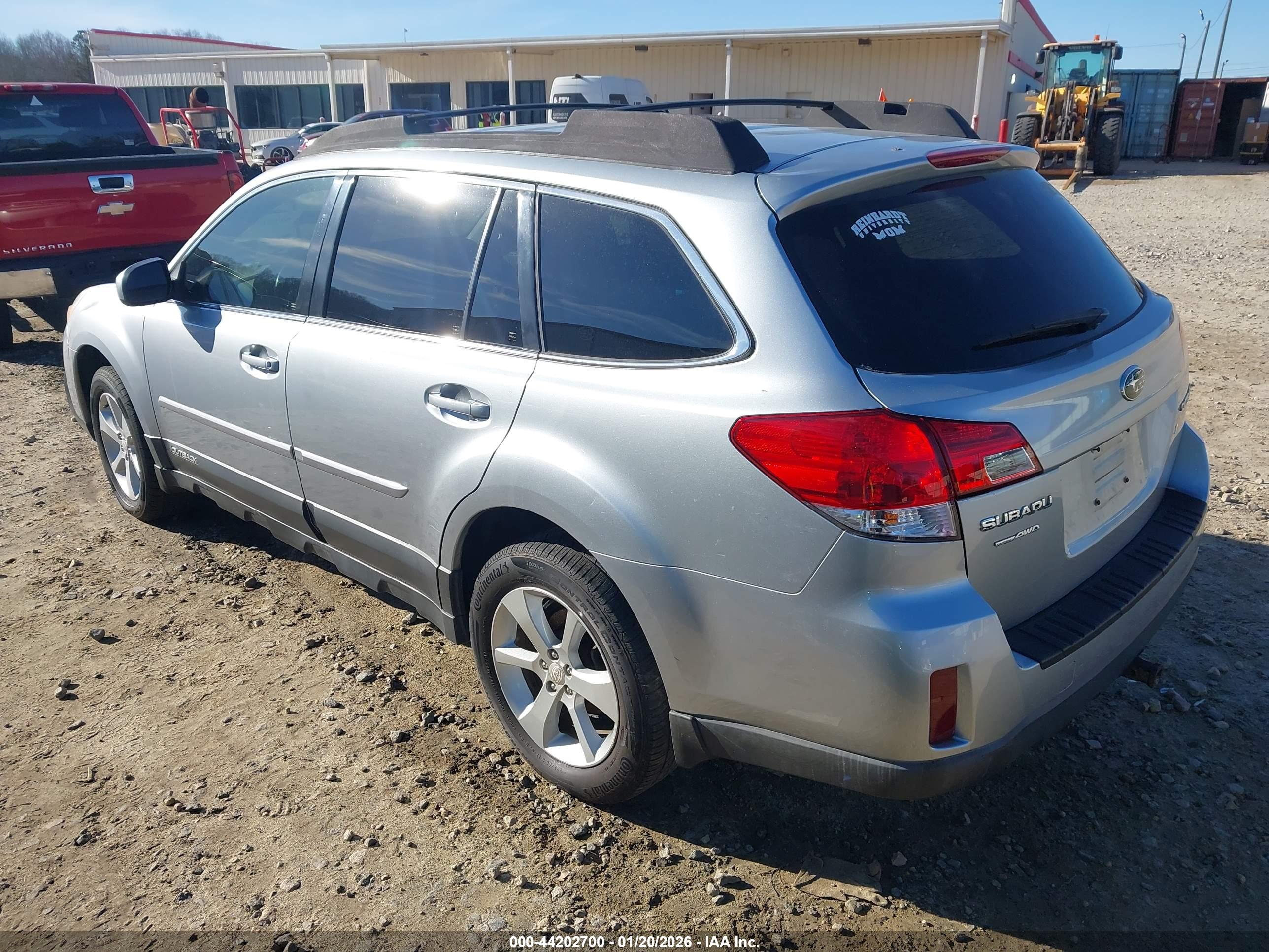SUBARU OUTBACK image 3