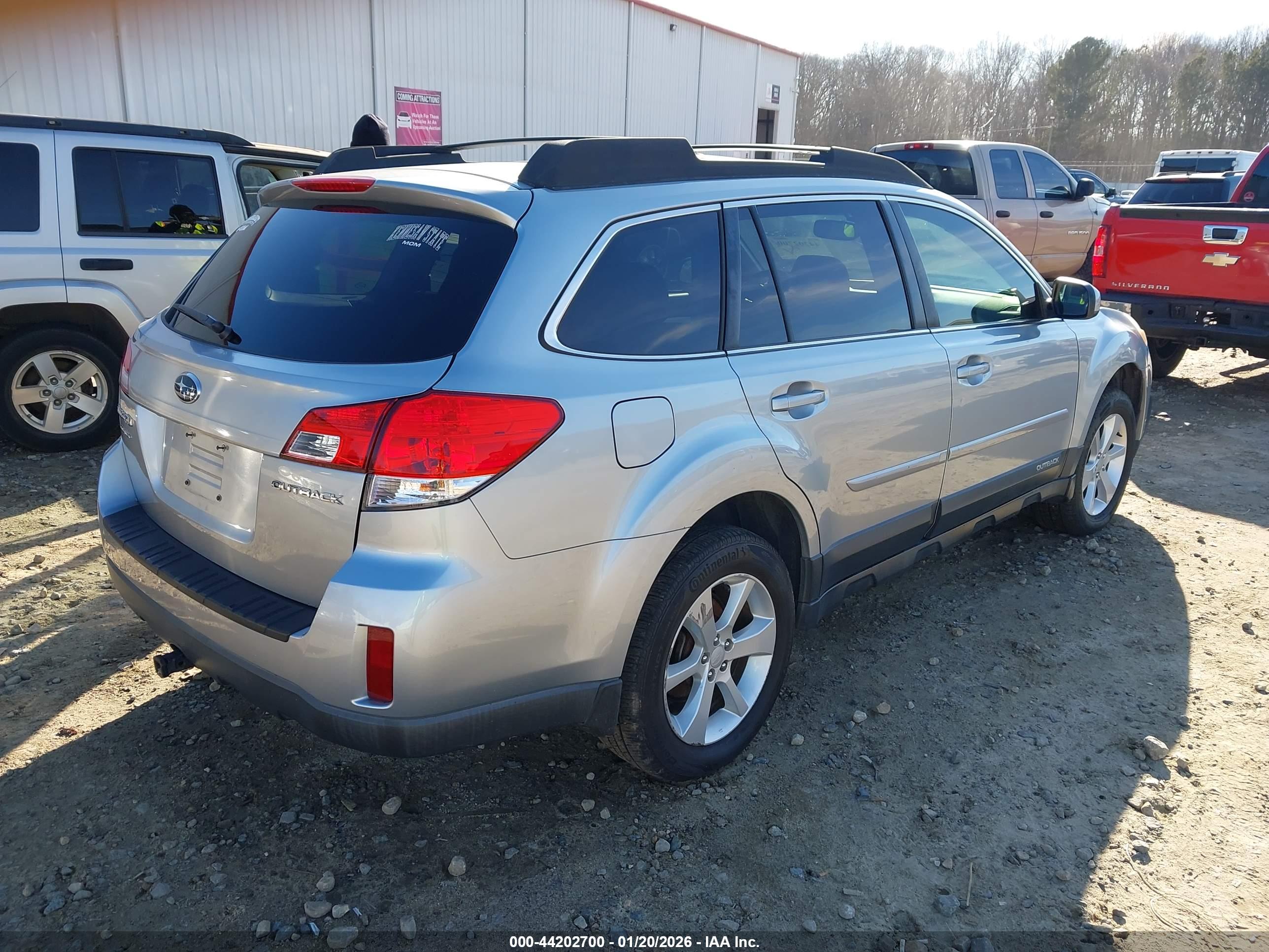 SUBARU OUTBACK image 4
