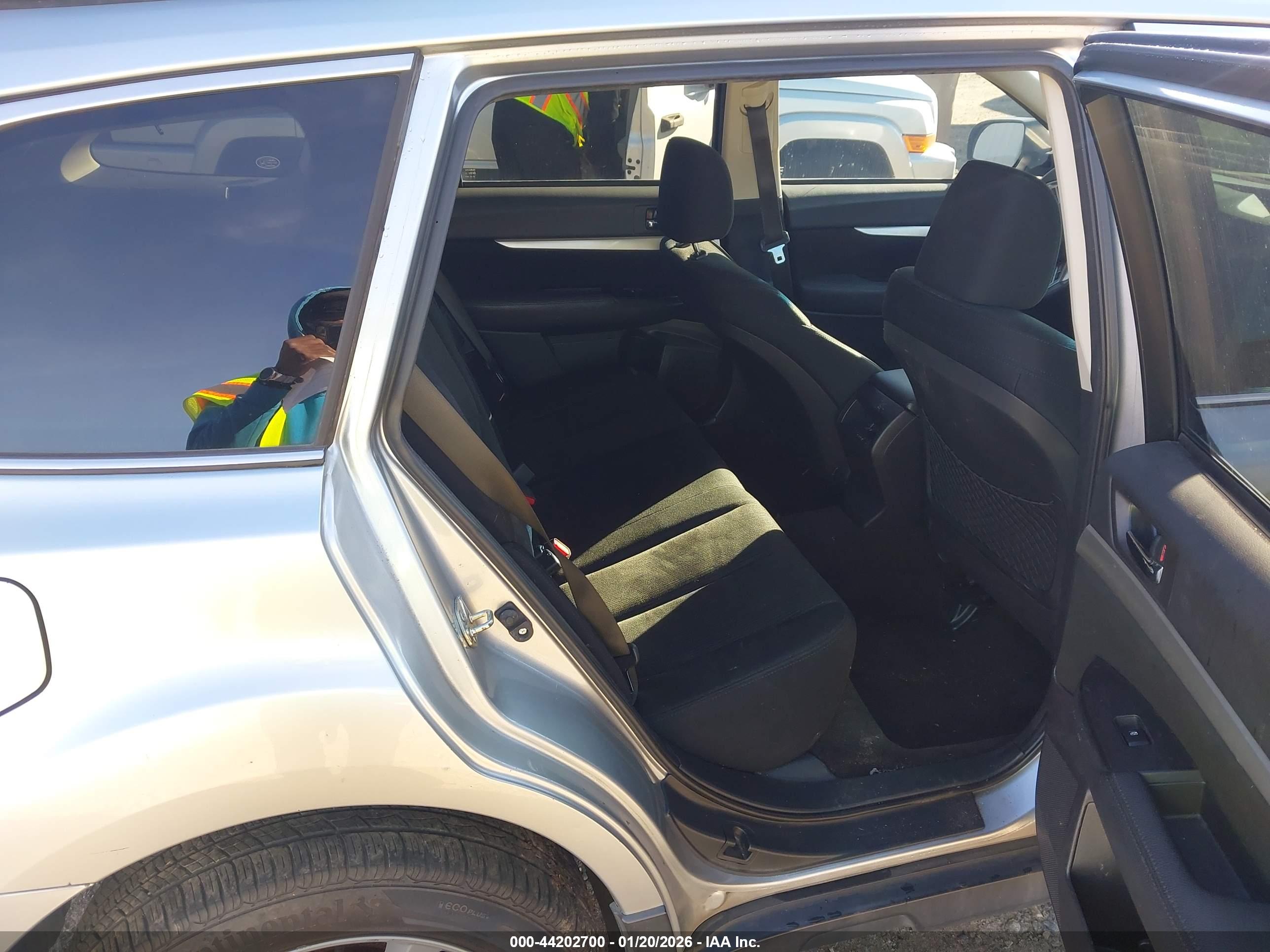 SUBARU OUTBACK image 8