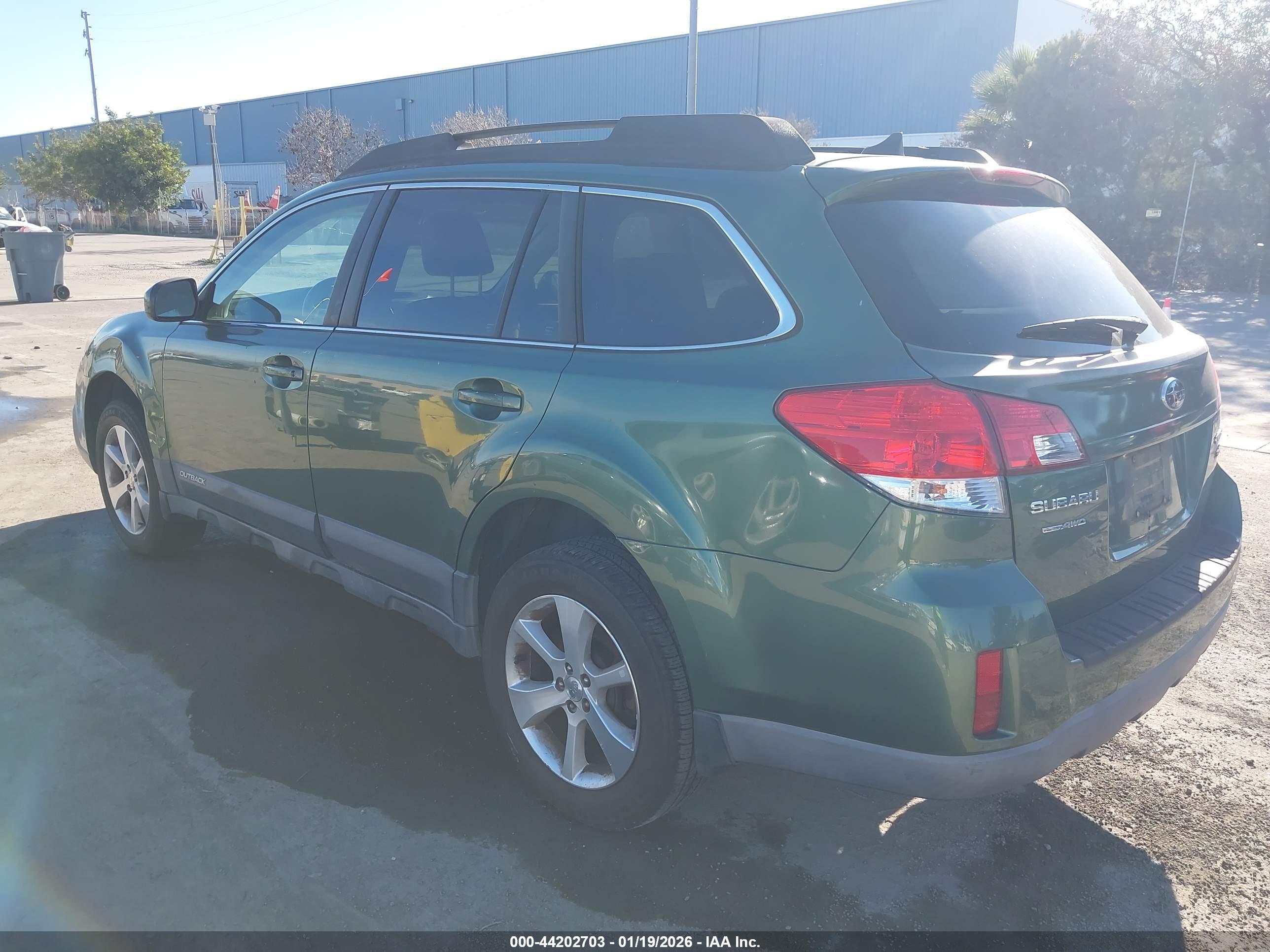 SUBARU OUTBACK image 3