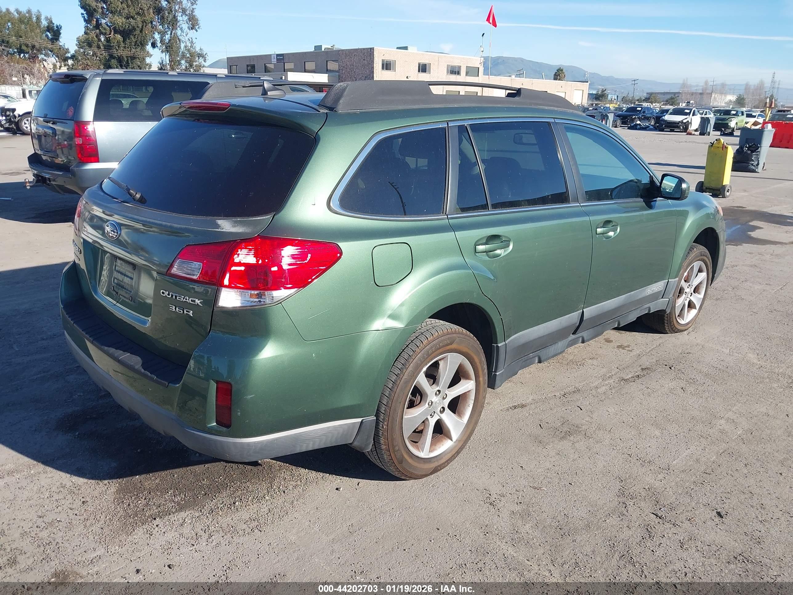 SUBARU OUTBACK image 4