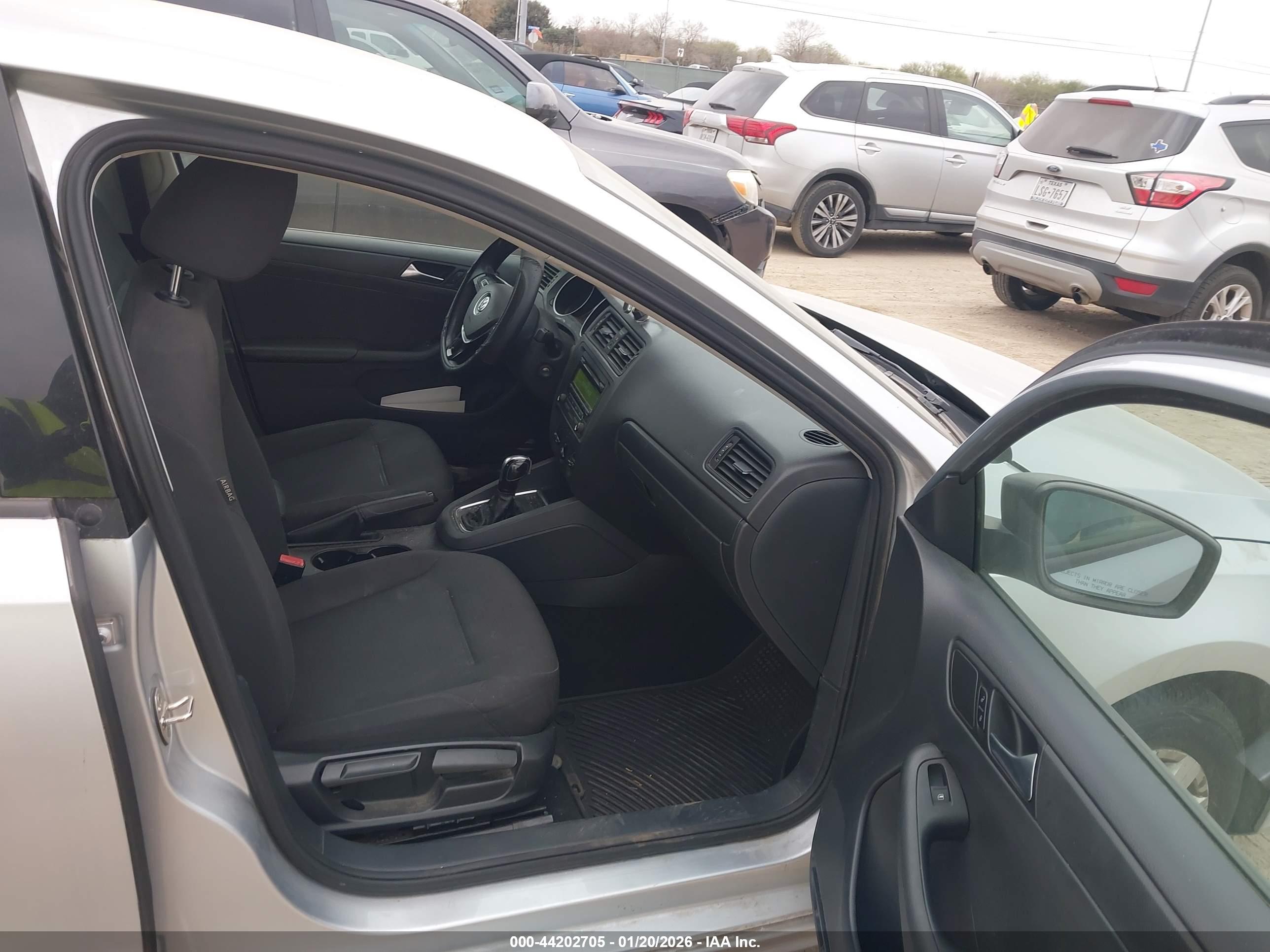 VOLKSWAGEN JETTA image 5