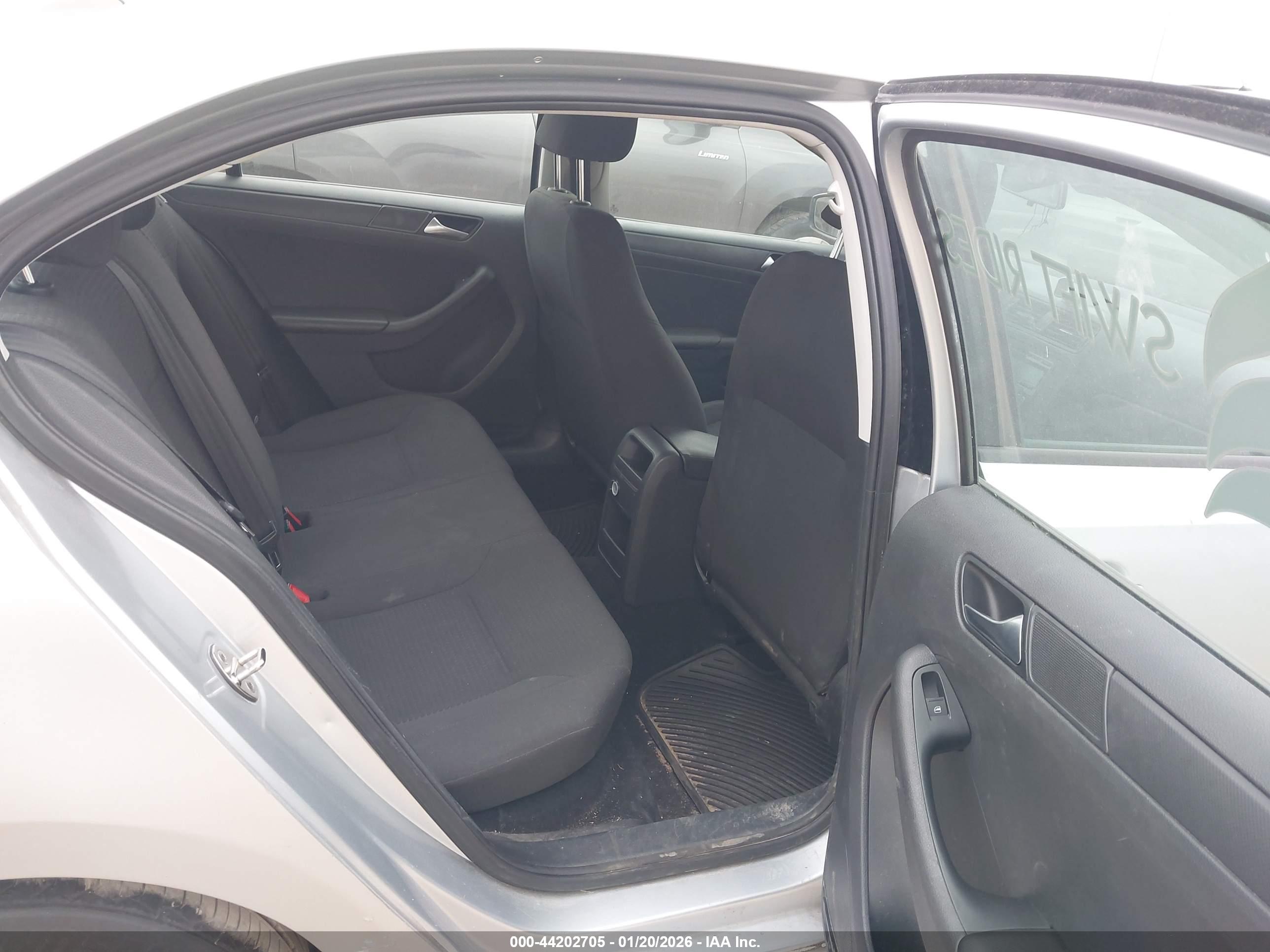 VOLKSWAGEN JETTA image 8
