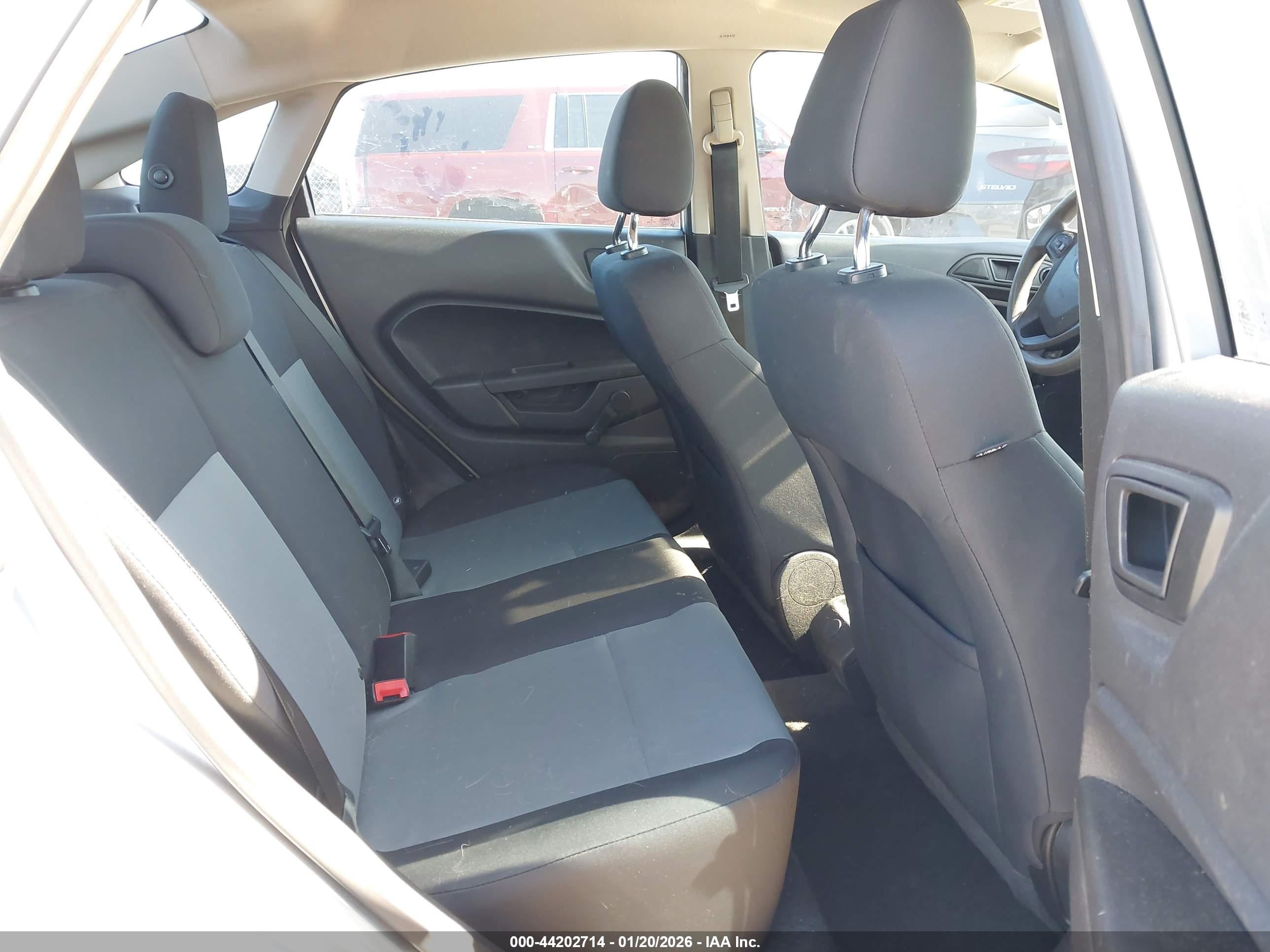 FORD FIESTA image 8