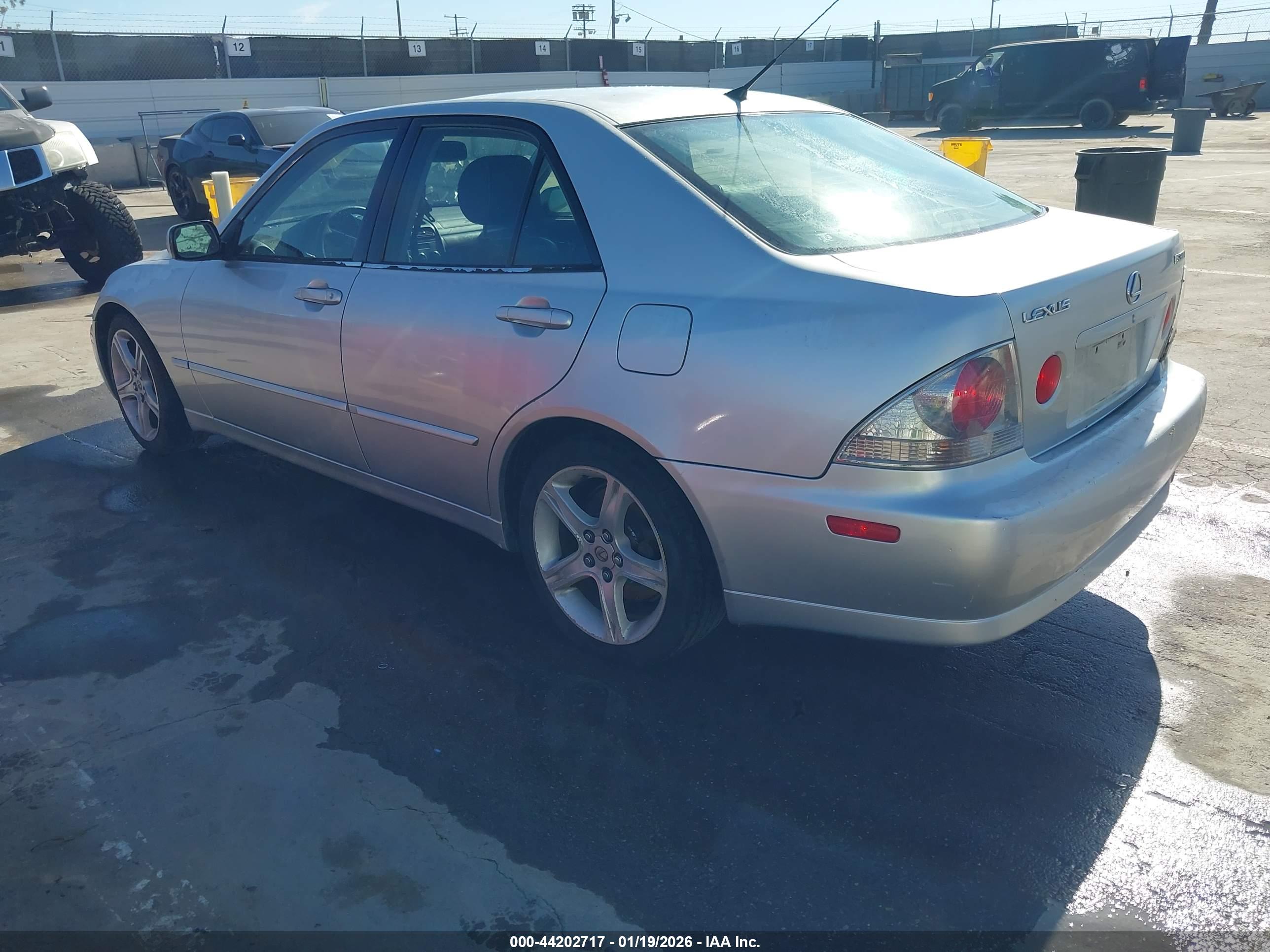 LEXUS IS image 3
