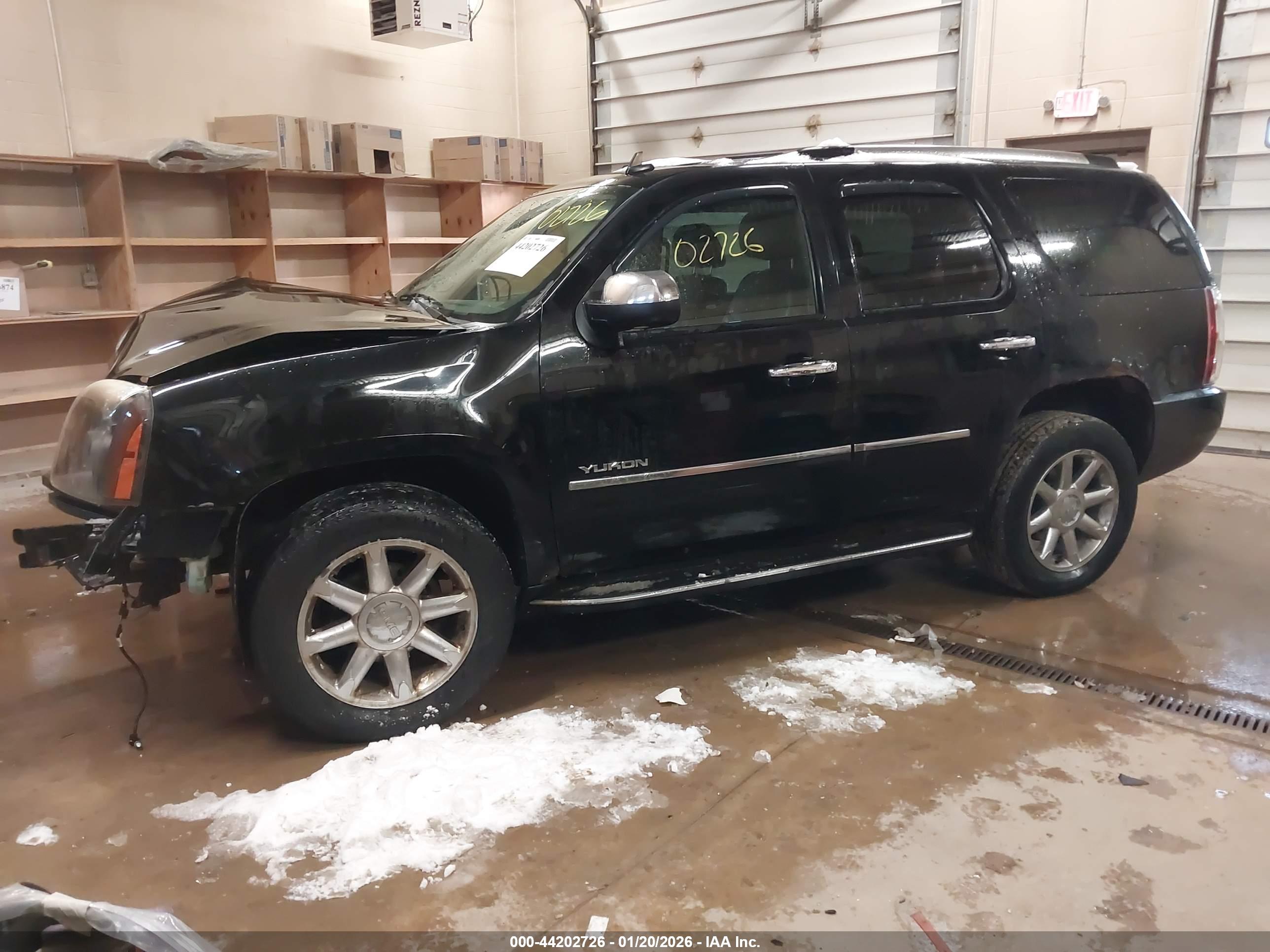 GMC YUKON image 2