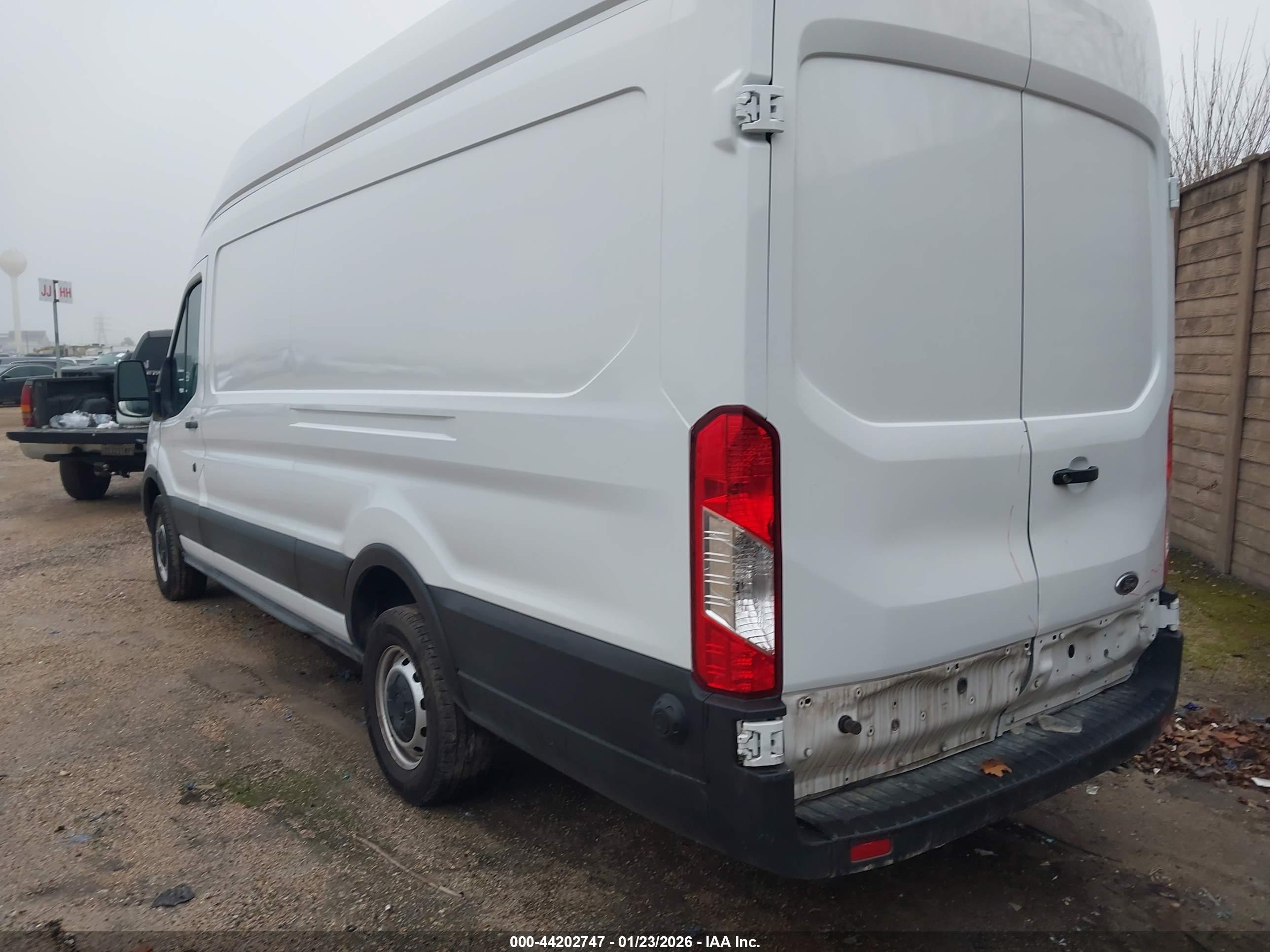 FORD TRANSIT-250 image 3