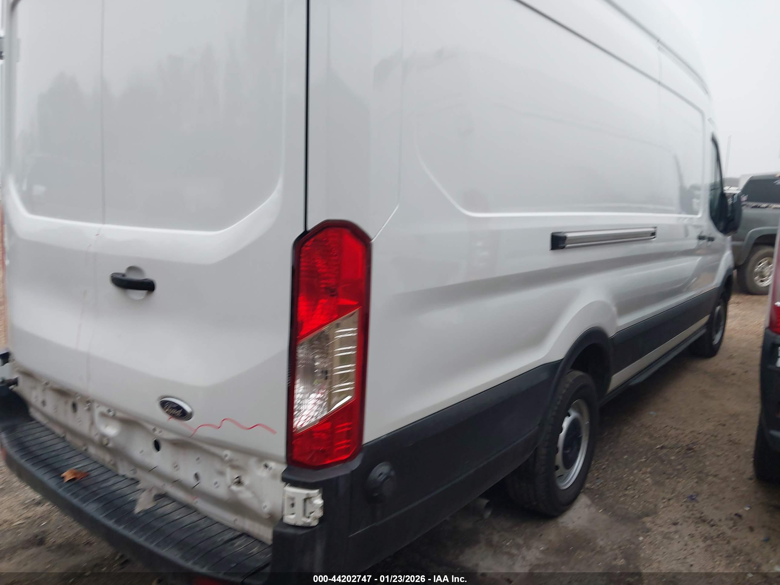 FORD TRANSIT-250 image 4