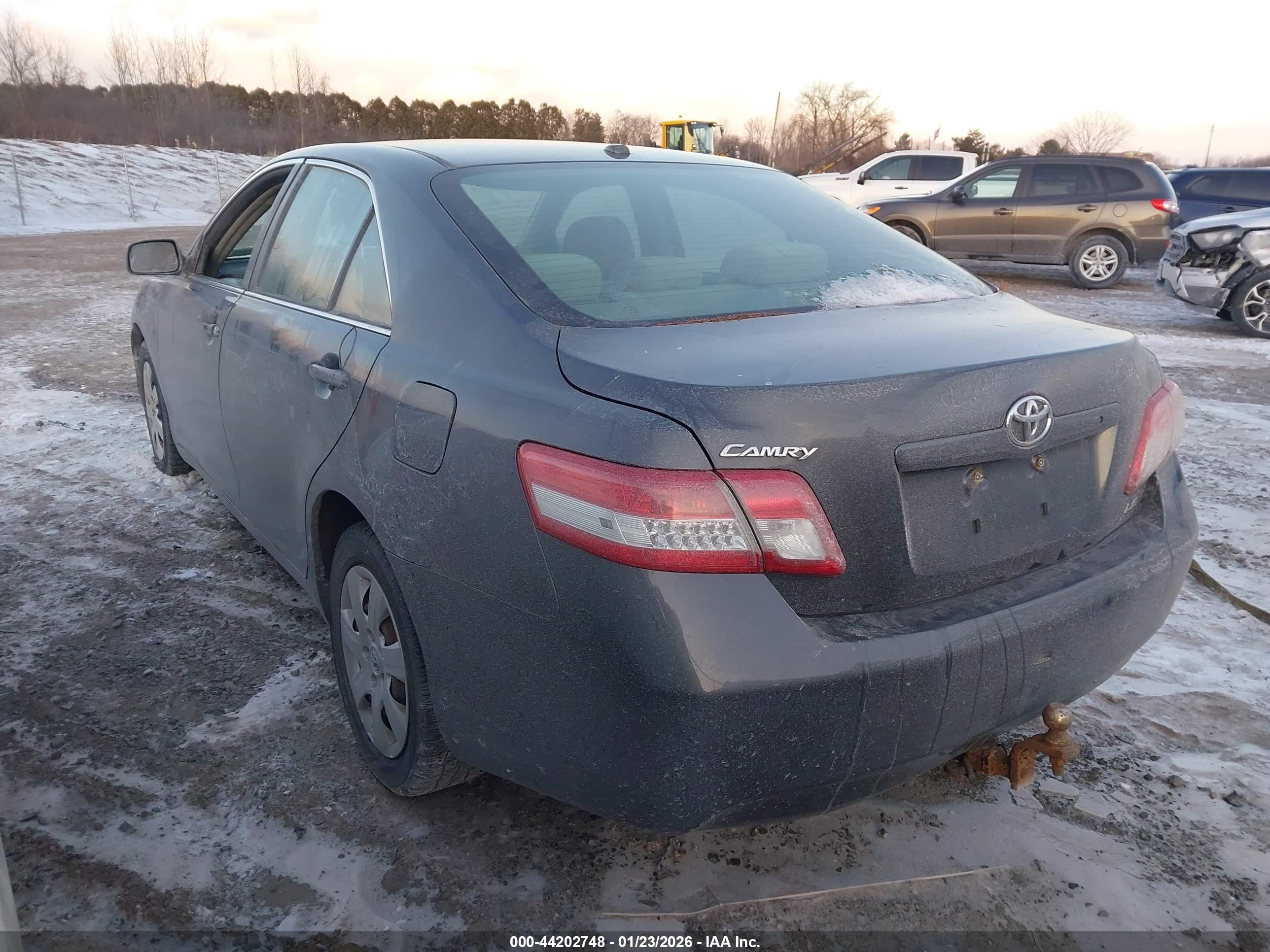 TOYOTA CAMRY image 3