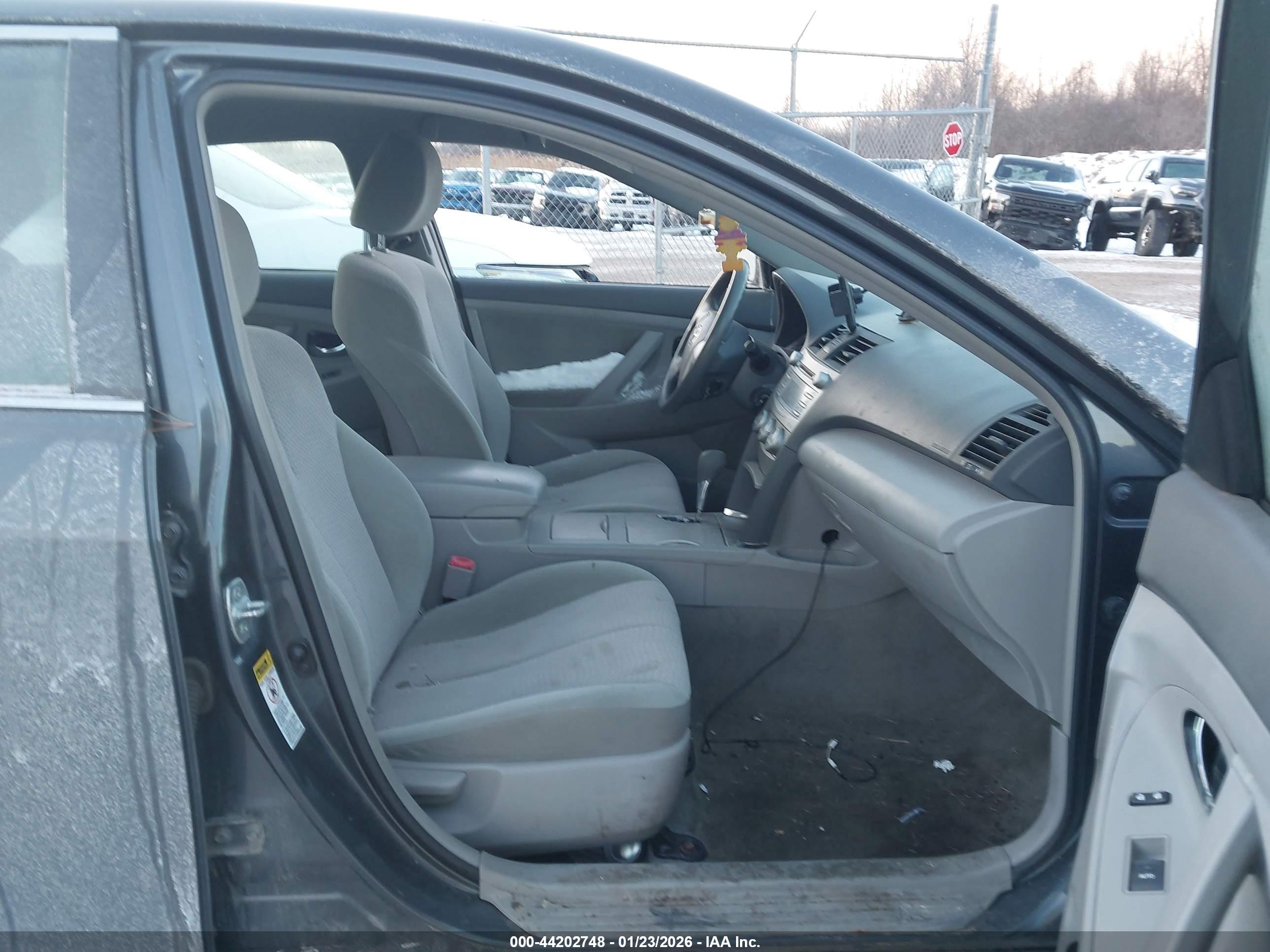 TOYOTA CAMRY image 5