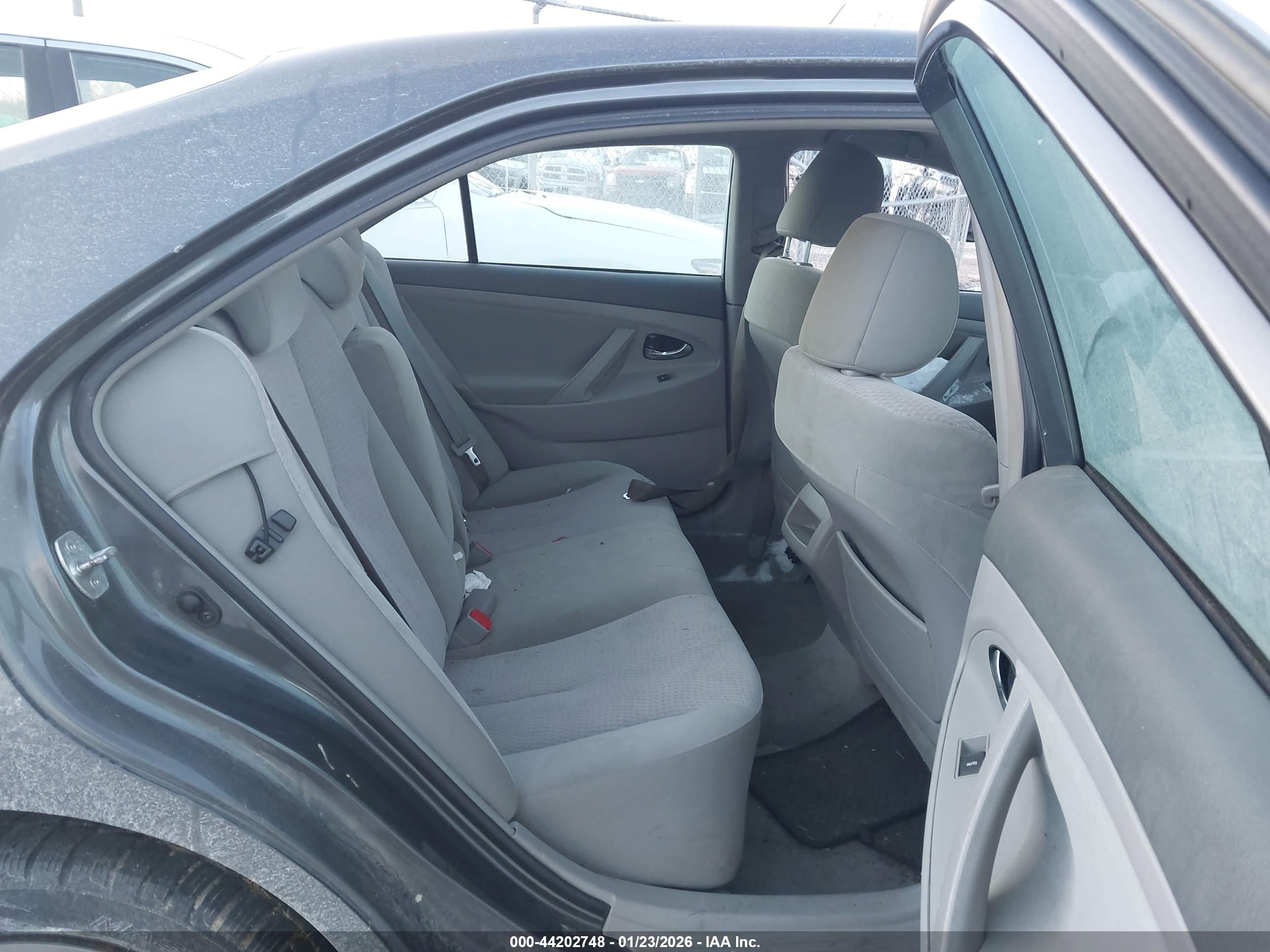 TOYOTA CAMRY image 8