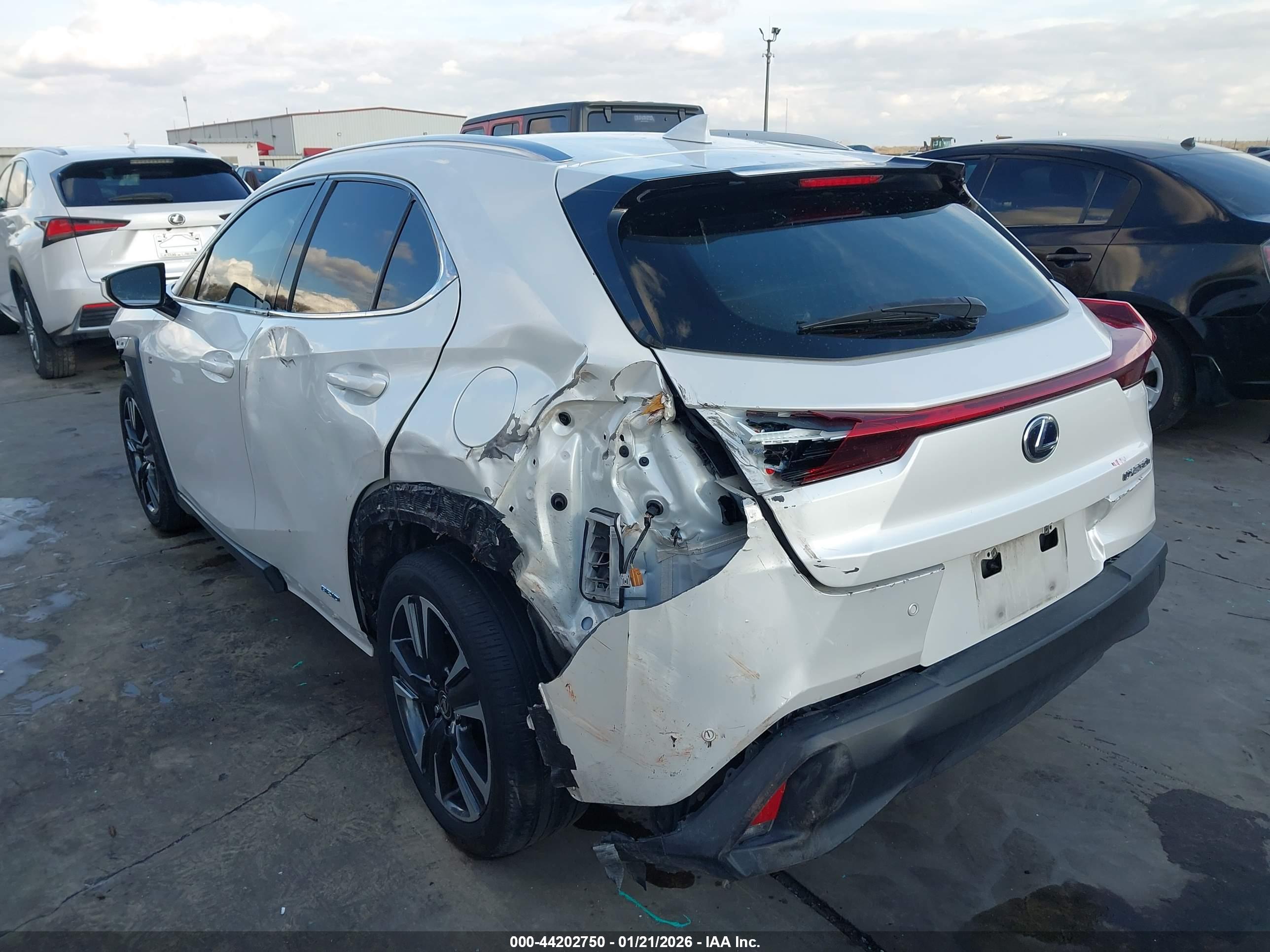 LEXUS UX image 3