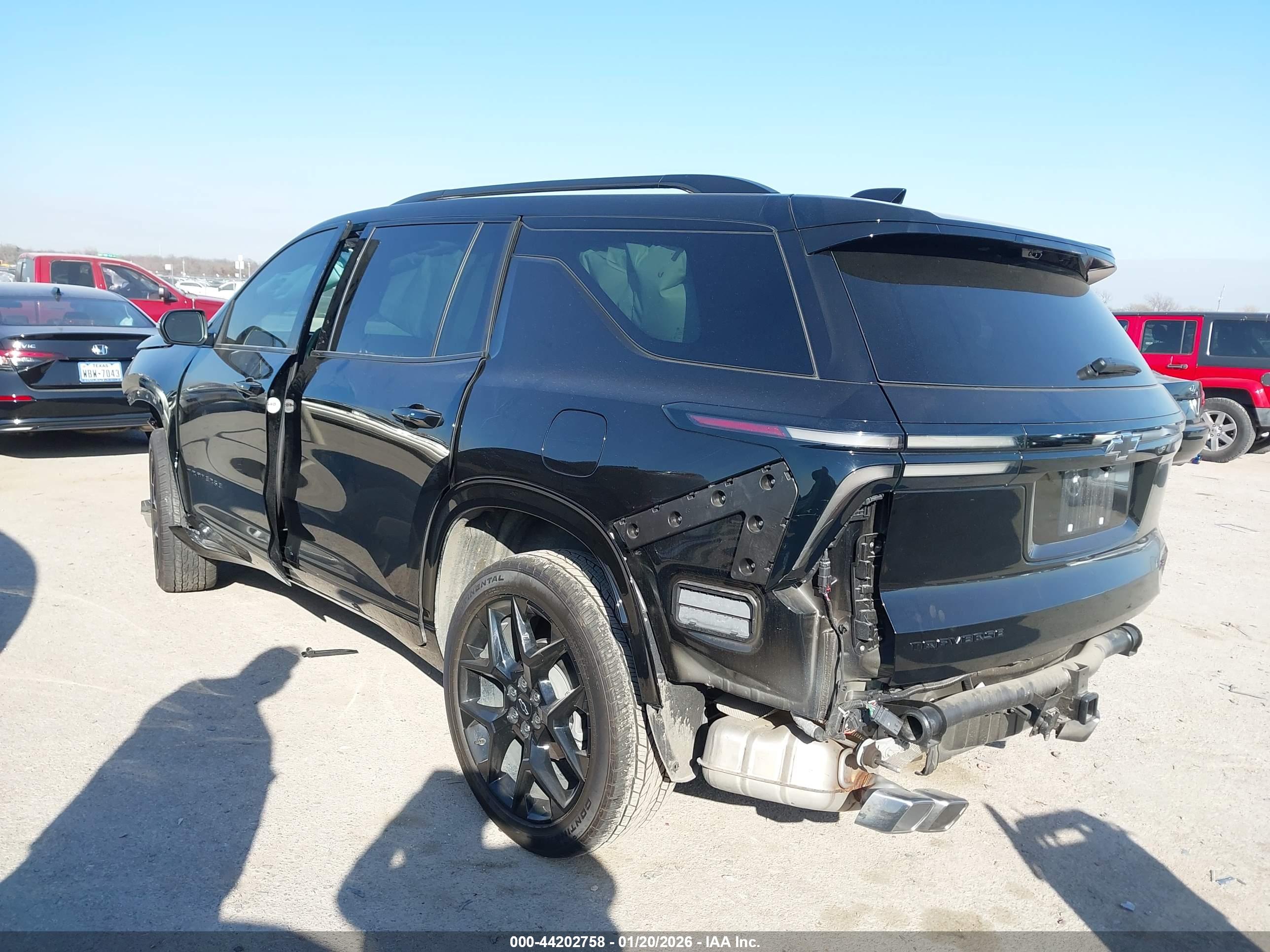 CHEVROLET TRAVERSE image 3