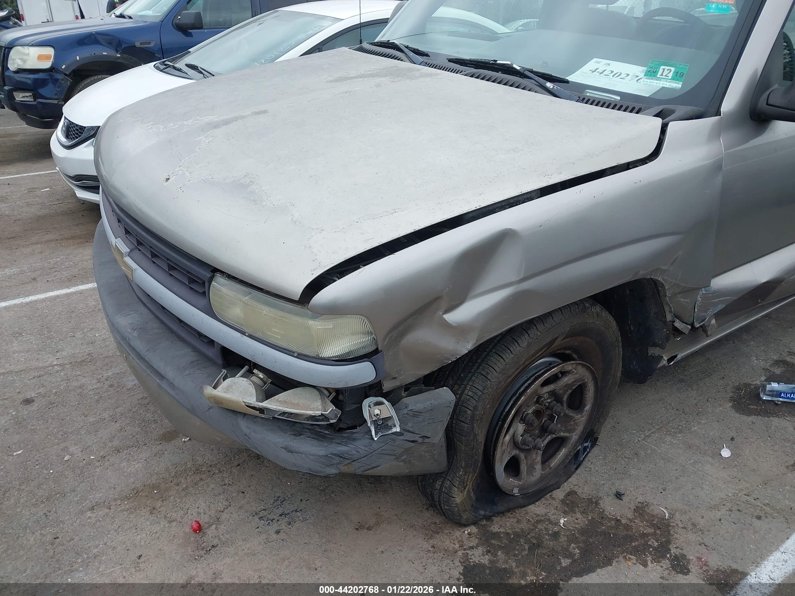 CHEVROLET SILVERADO image 6