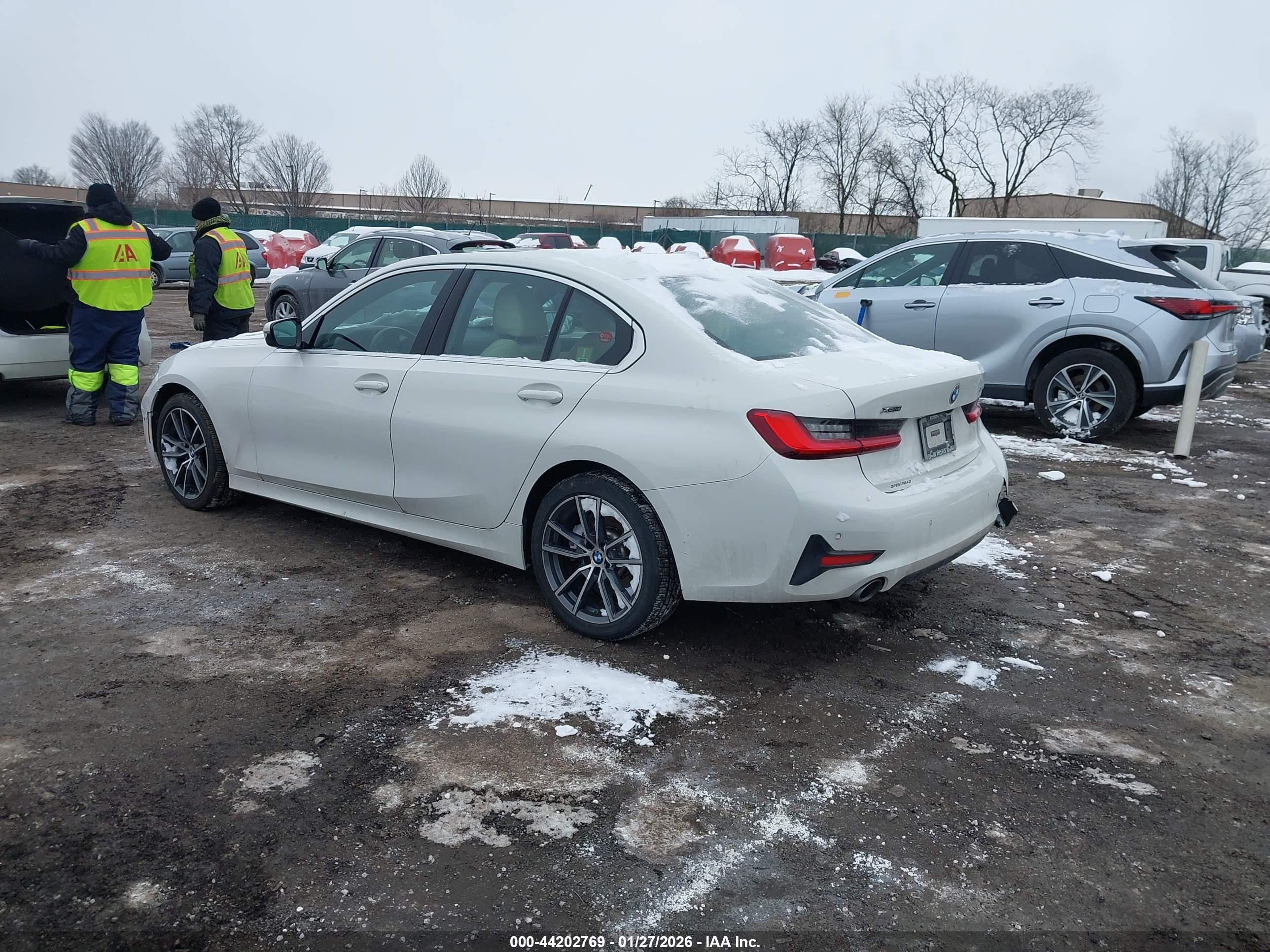 BMW 330I image 3