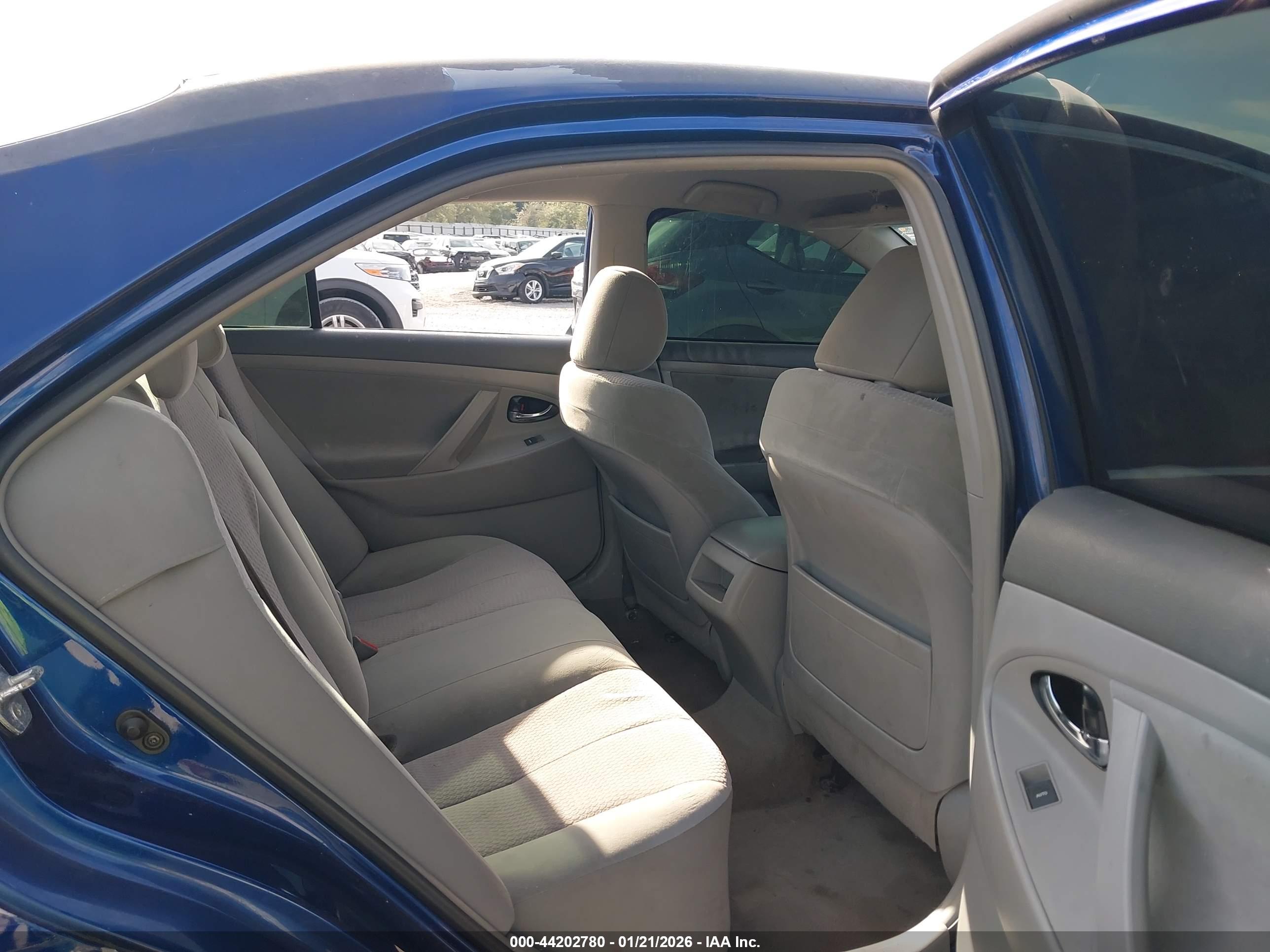 TOYOTA CAMRY image 8