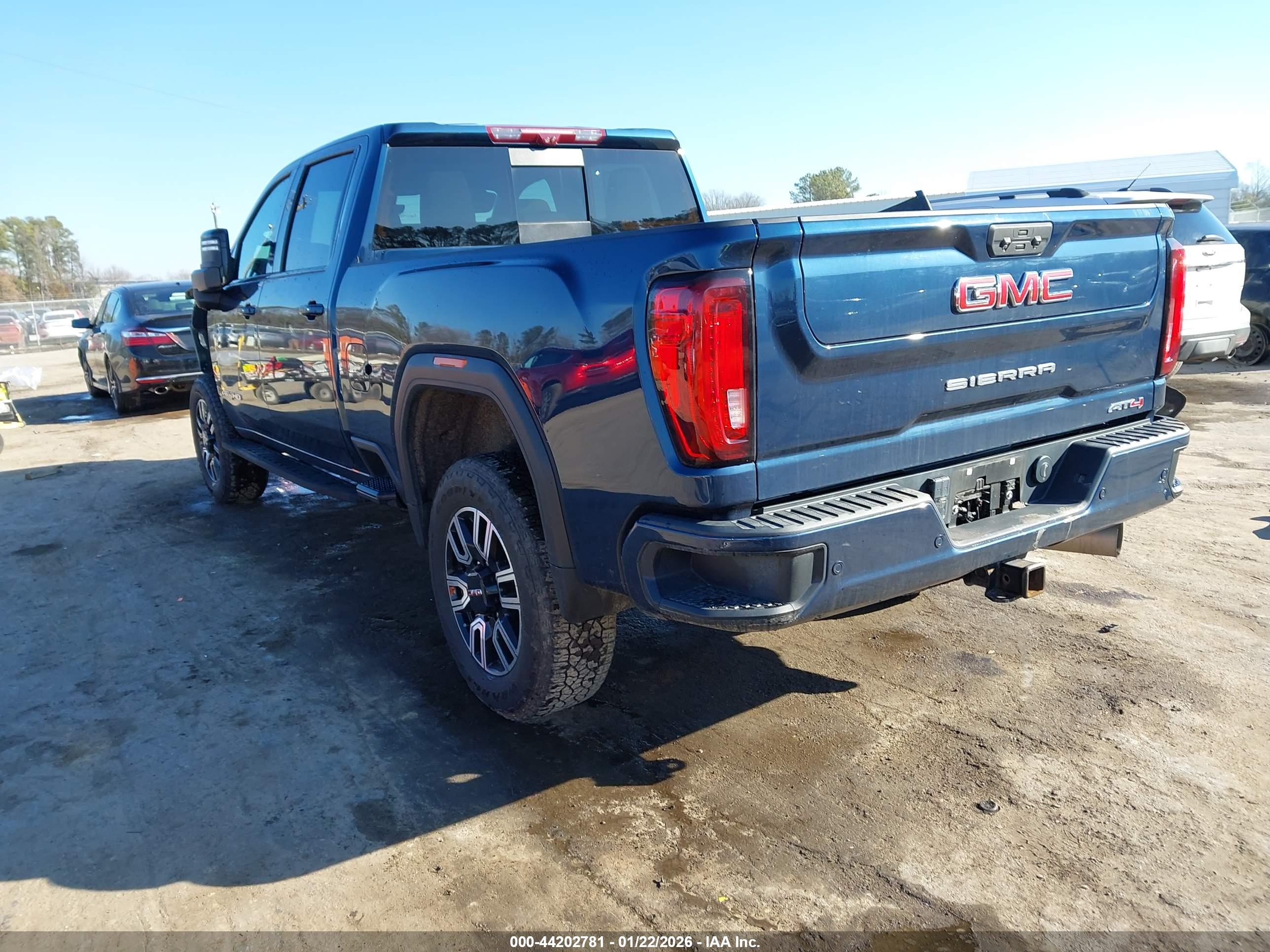 GMC SIERRA image 3