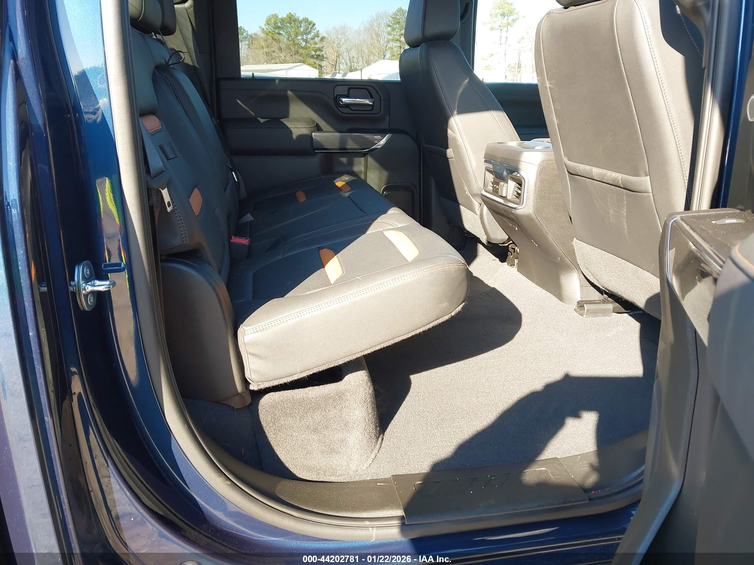 GMC SIERRA image 8