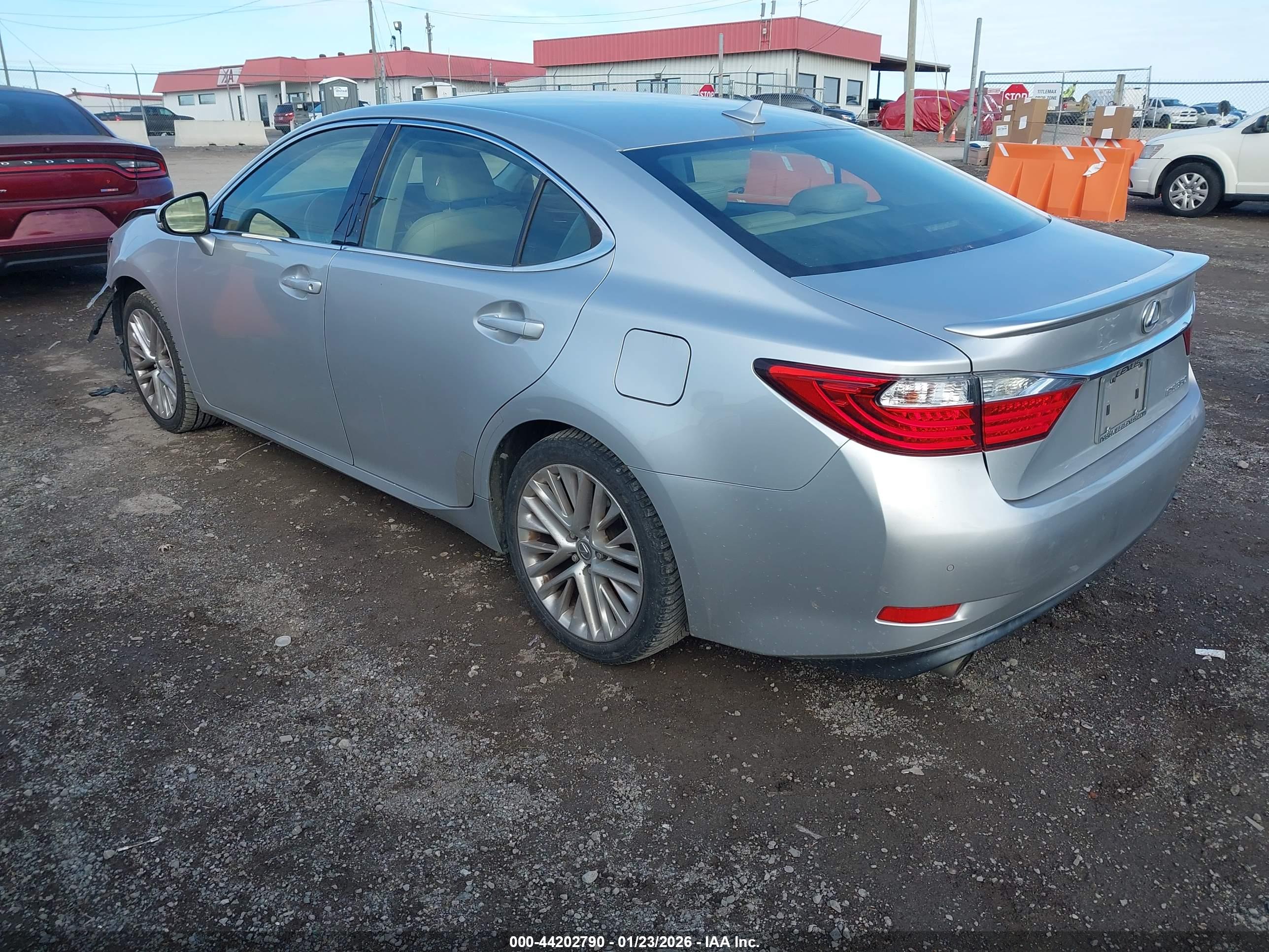 LEXUS ES image 3