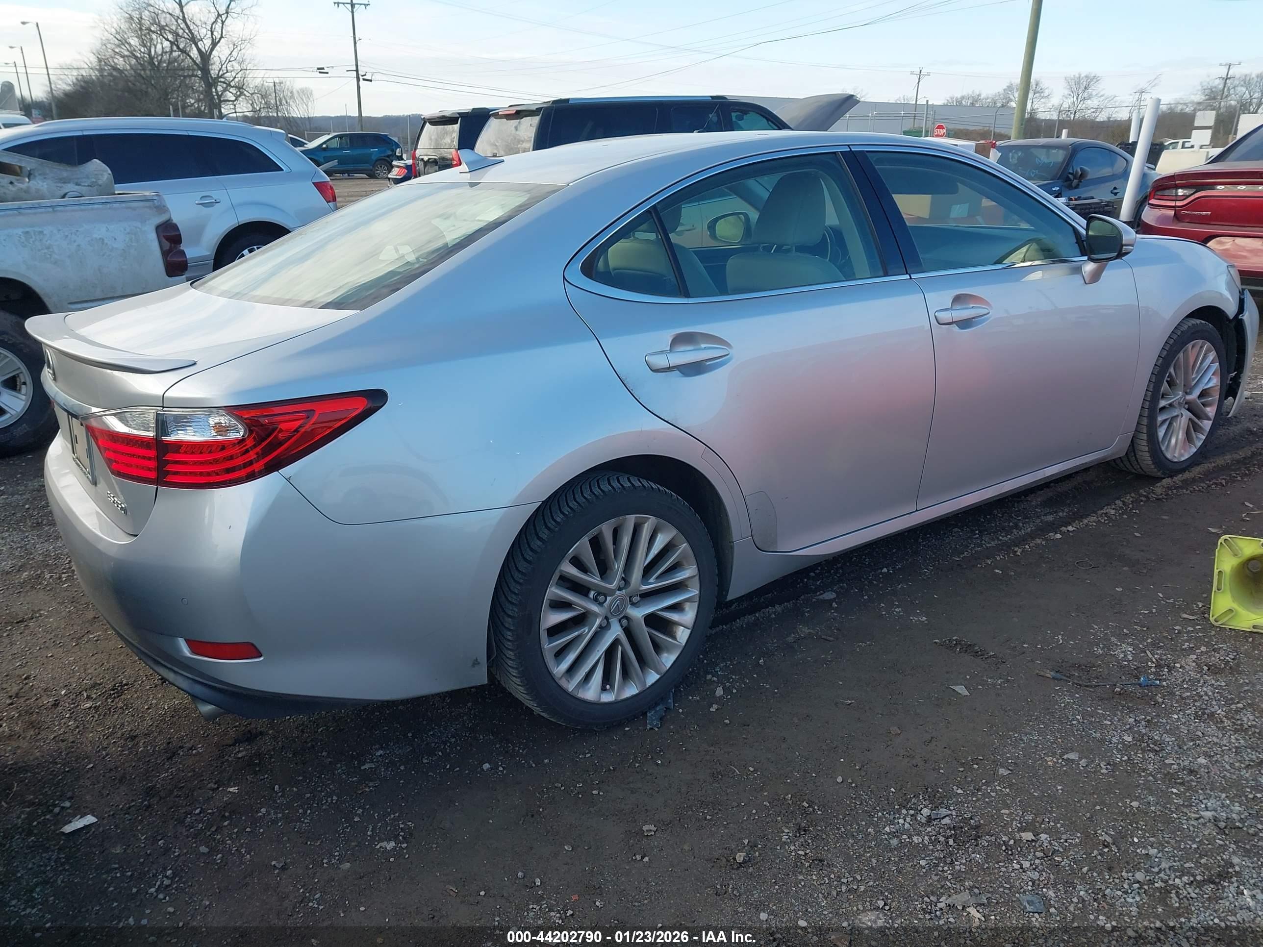 LEXUS ES image 4