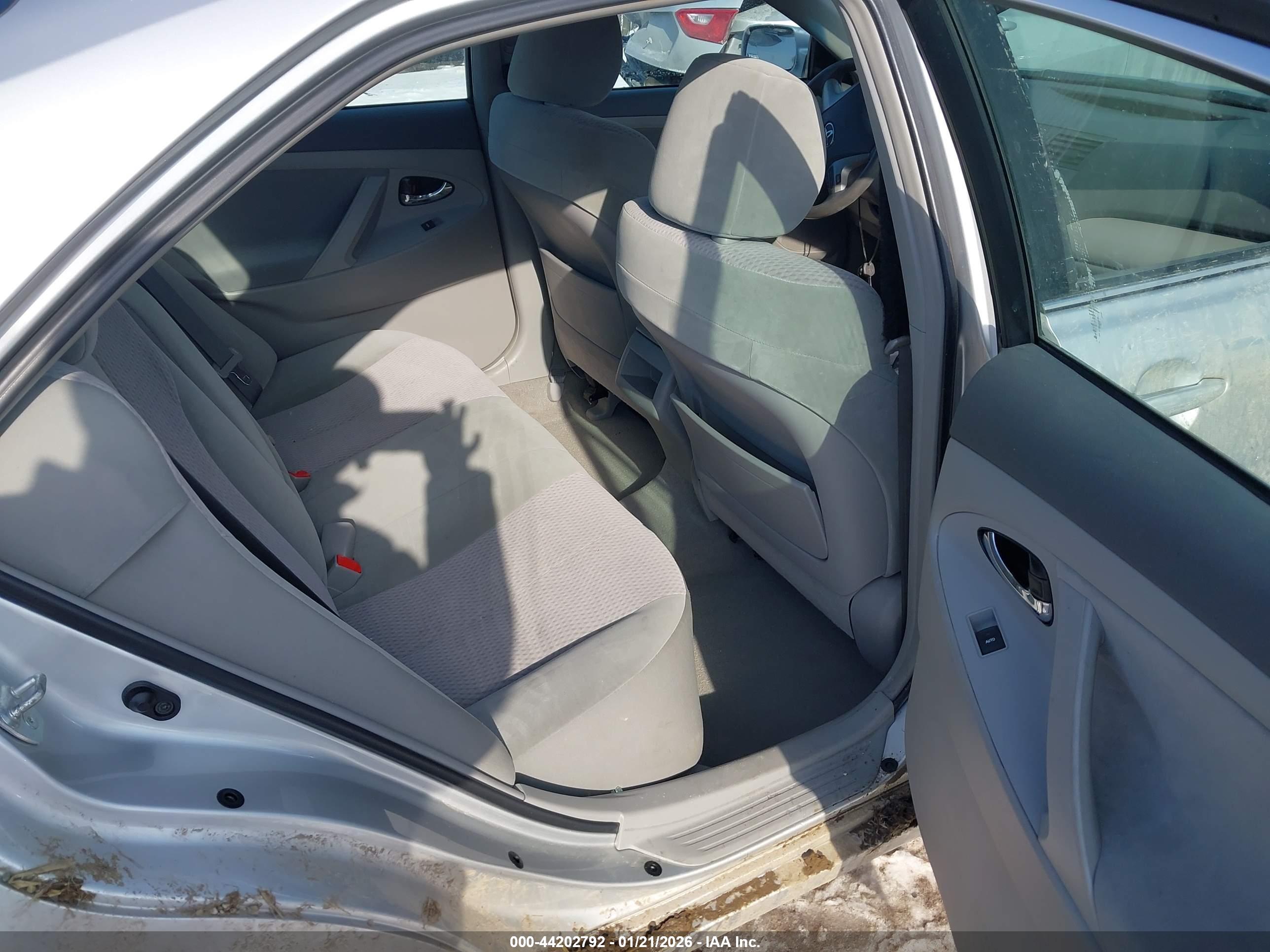 TOYOTA CAMRY image 8