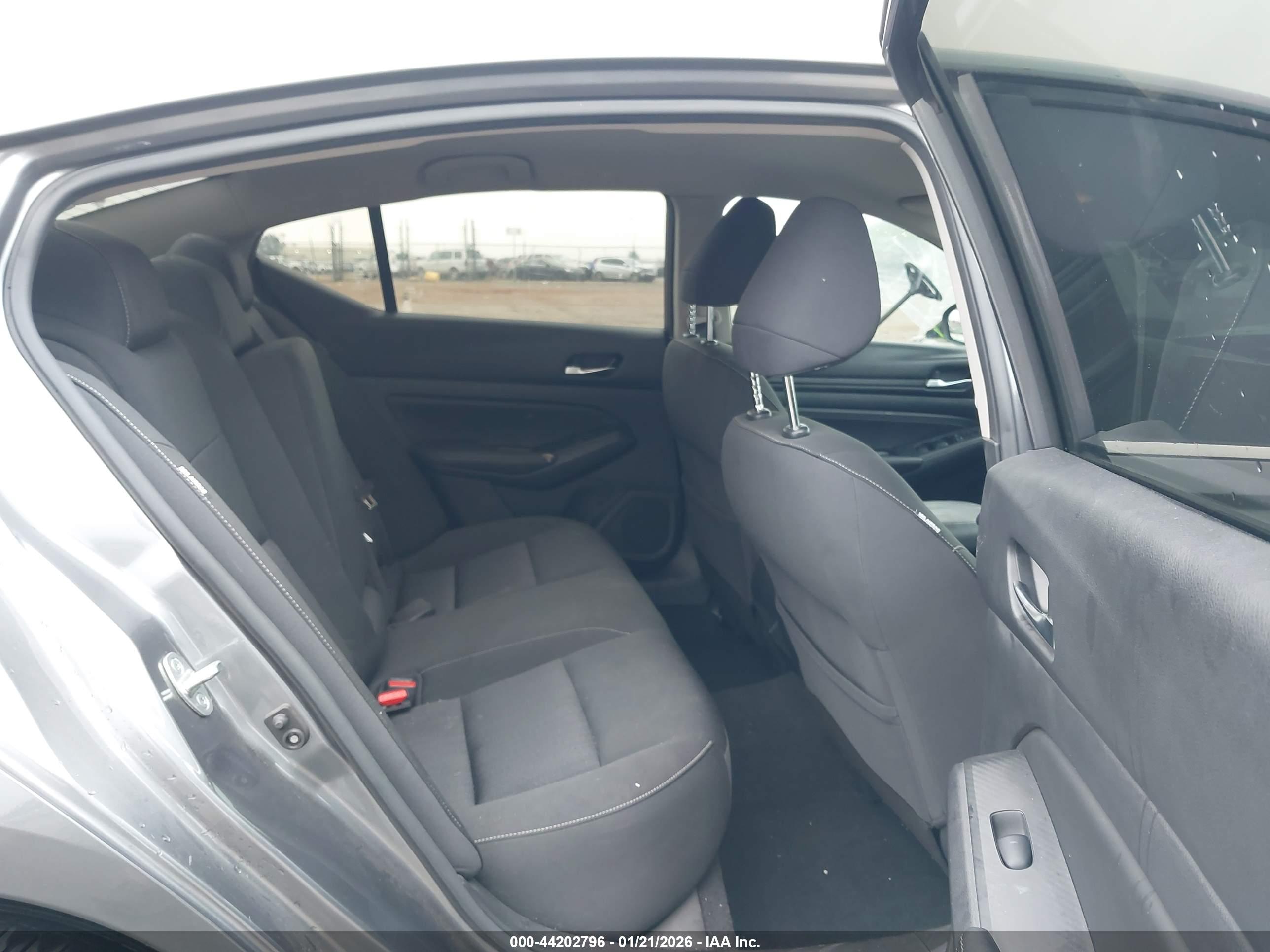 NISSAN ALTIMA image 8