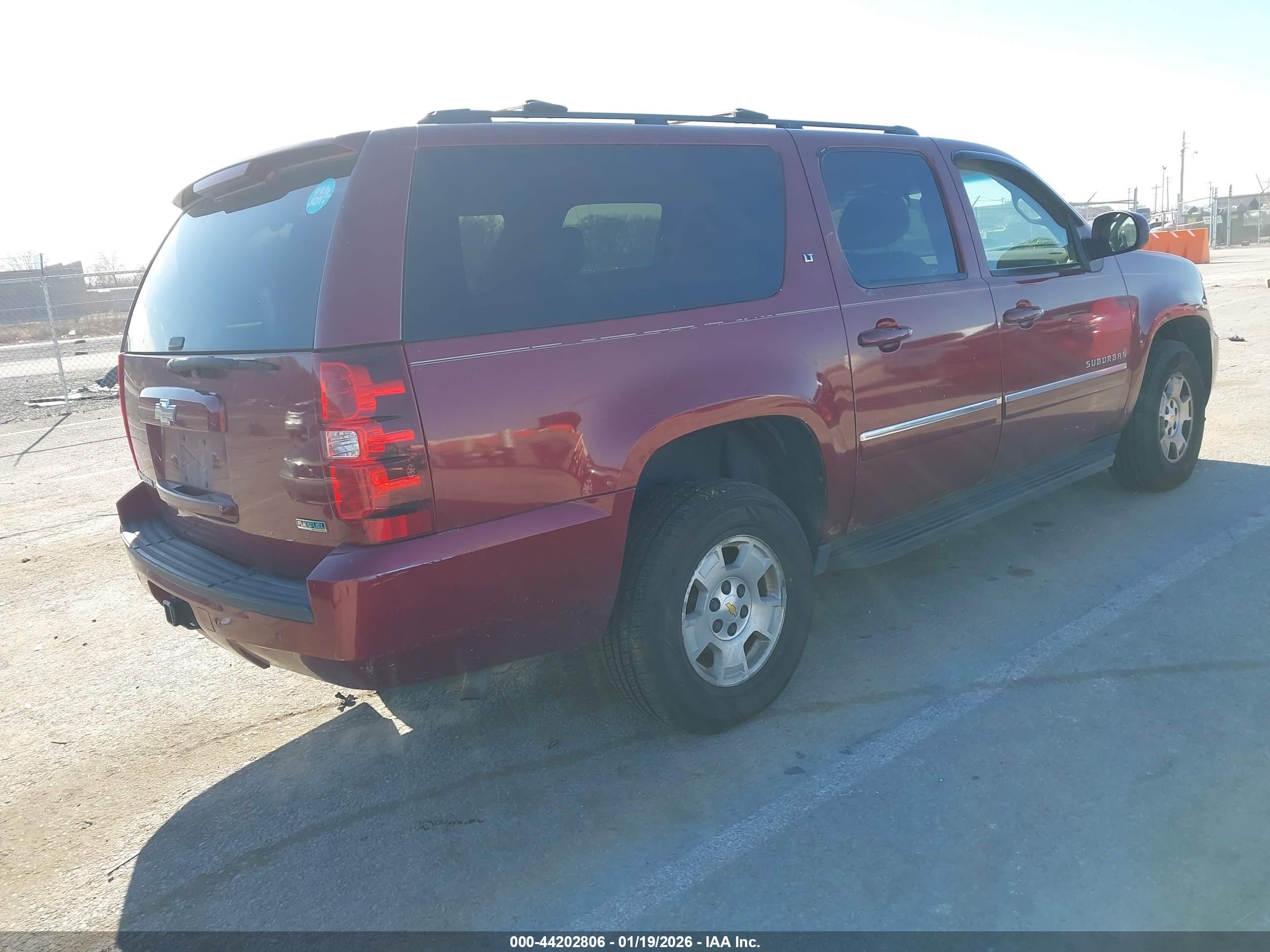CHEVROLET SUBURBAN image 4