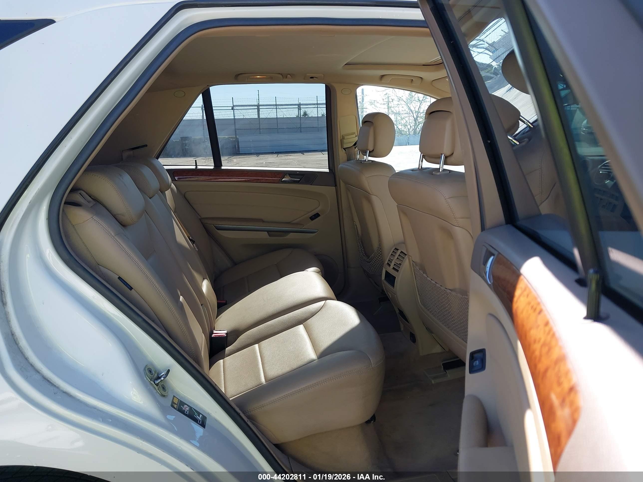 MERCEDES-BENZ ML image 8