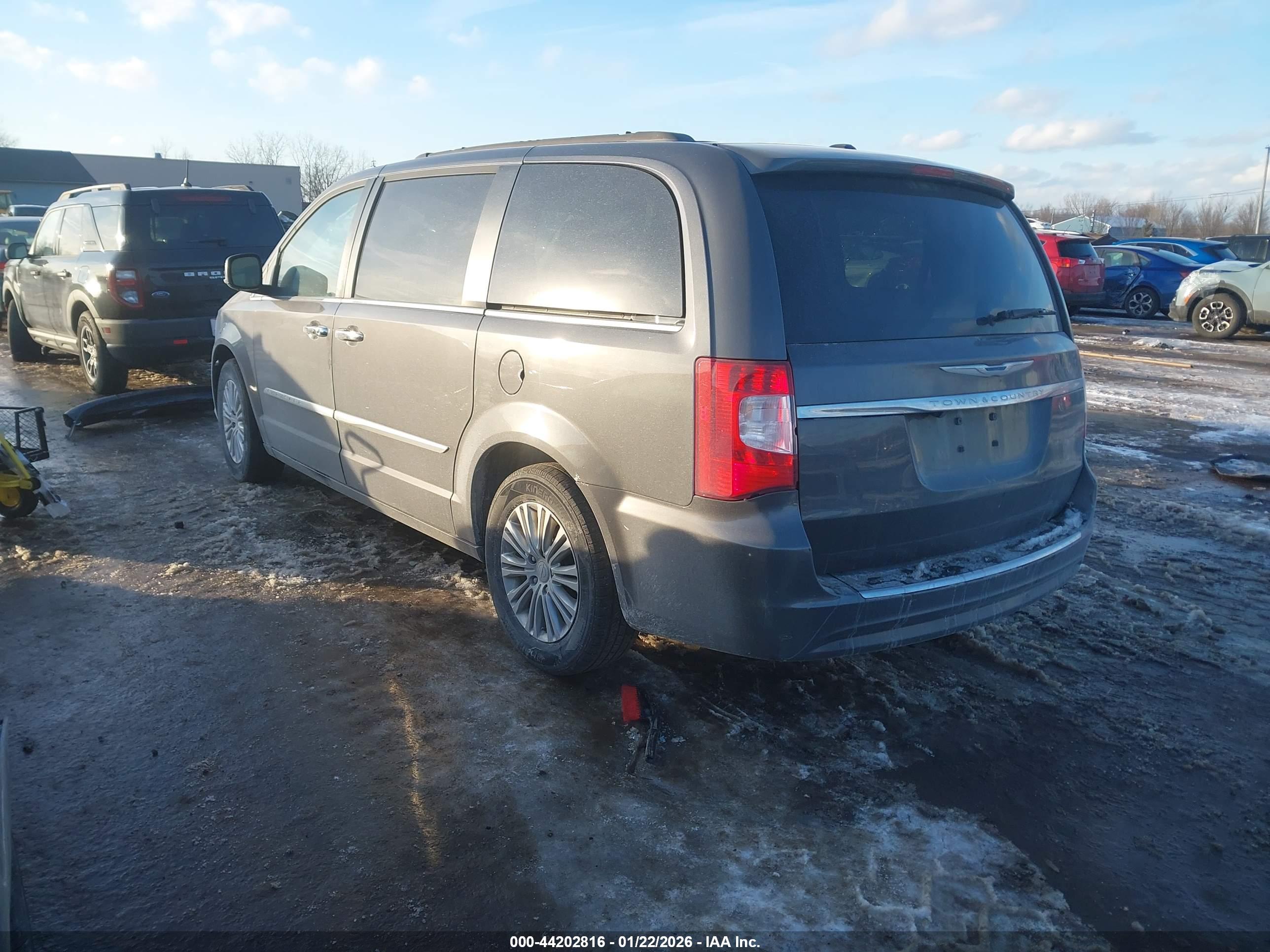 CHRYSLER TOWN image 3